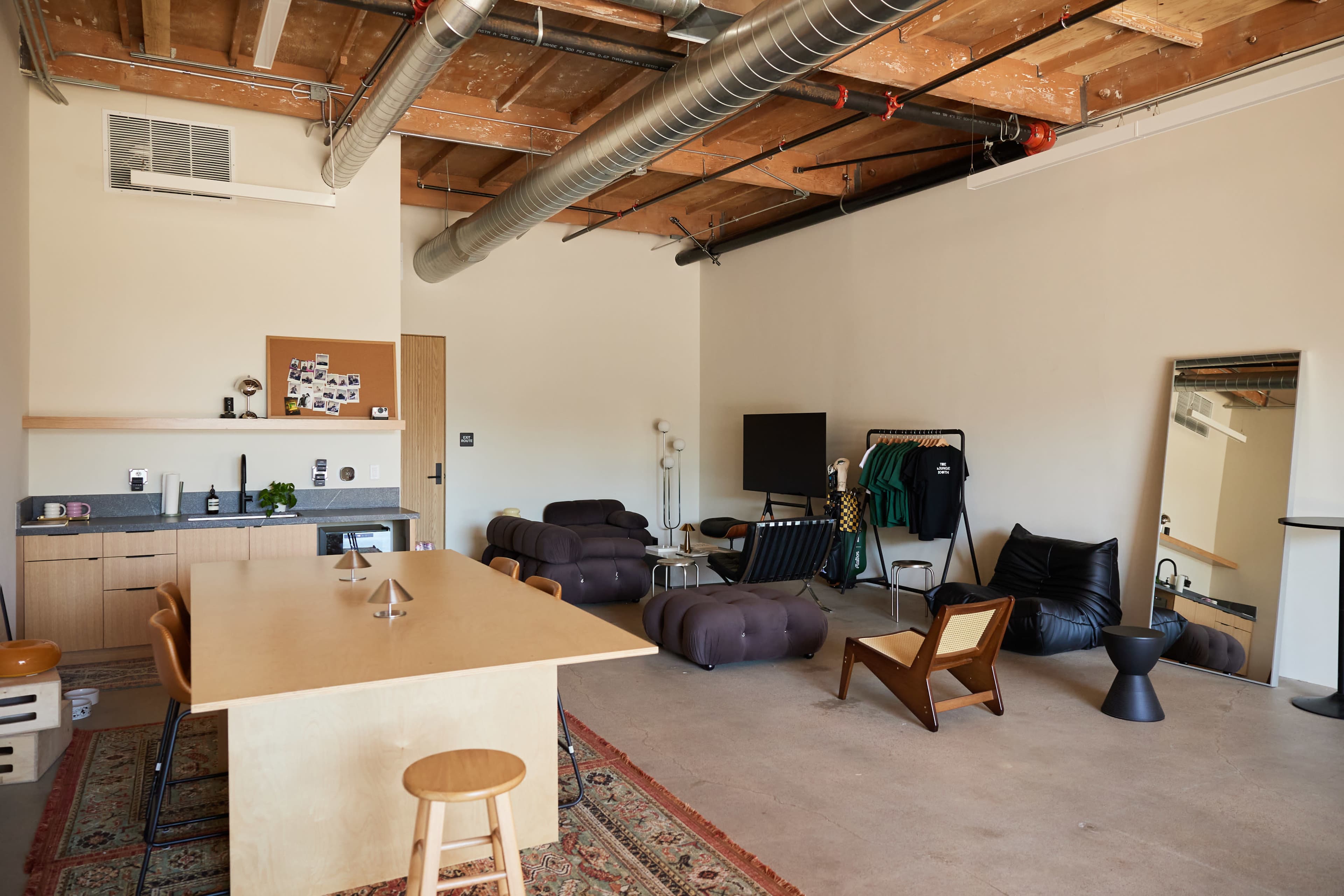 Urban Studio with Chic Furniture & Flex Space Image in Westside Costa Mesa, costa mesa, CA