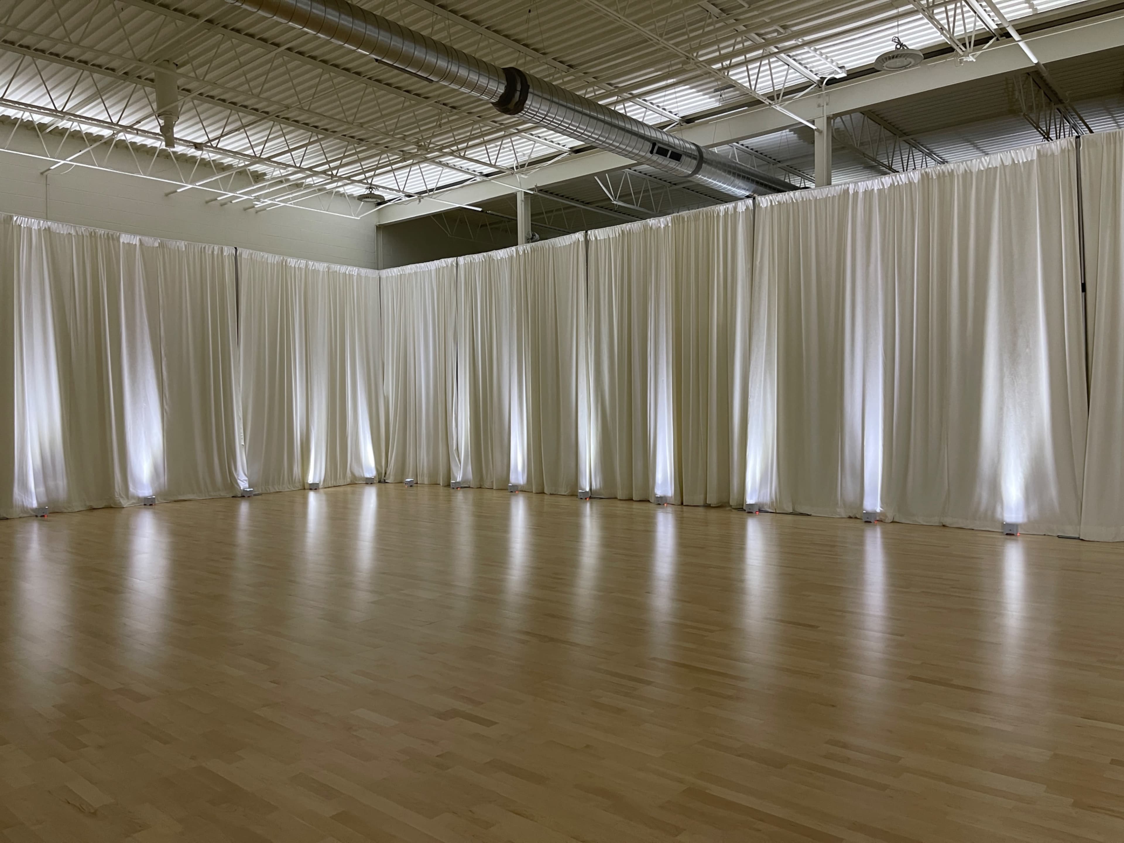 Modern Clean Event Studio Space Image in Troy, Troy, MI