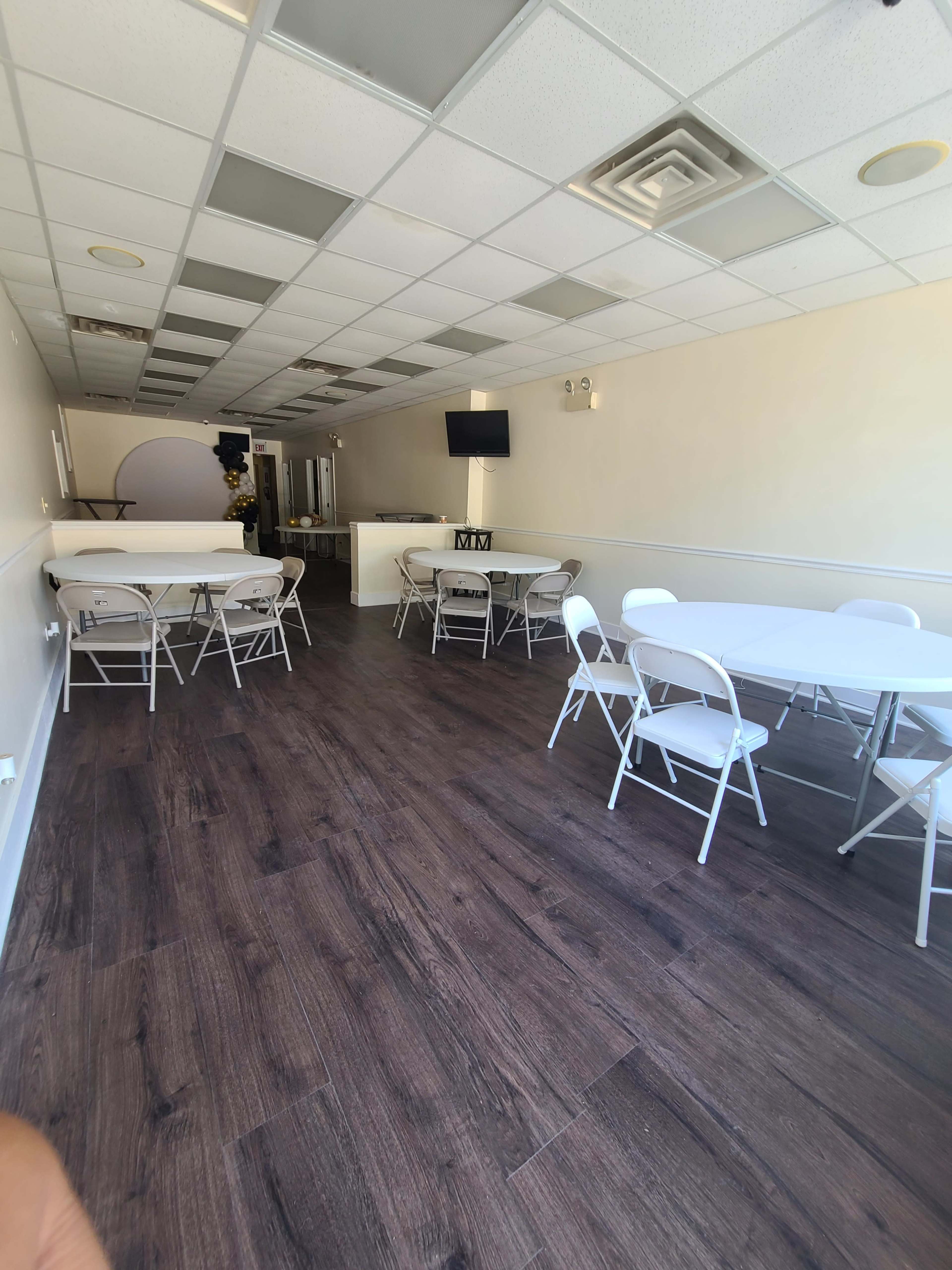 Open Concept Location and Creative Studio Image in South Side, CHICAGO, IL