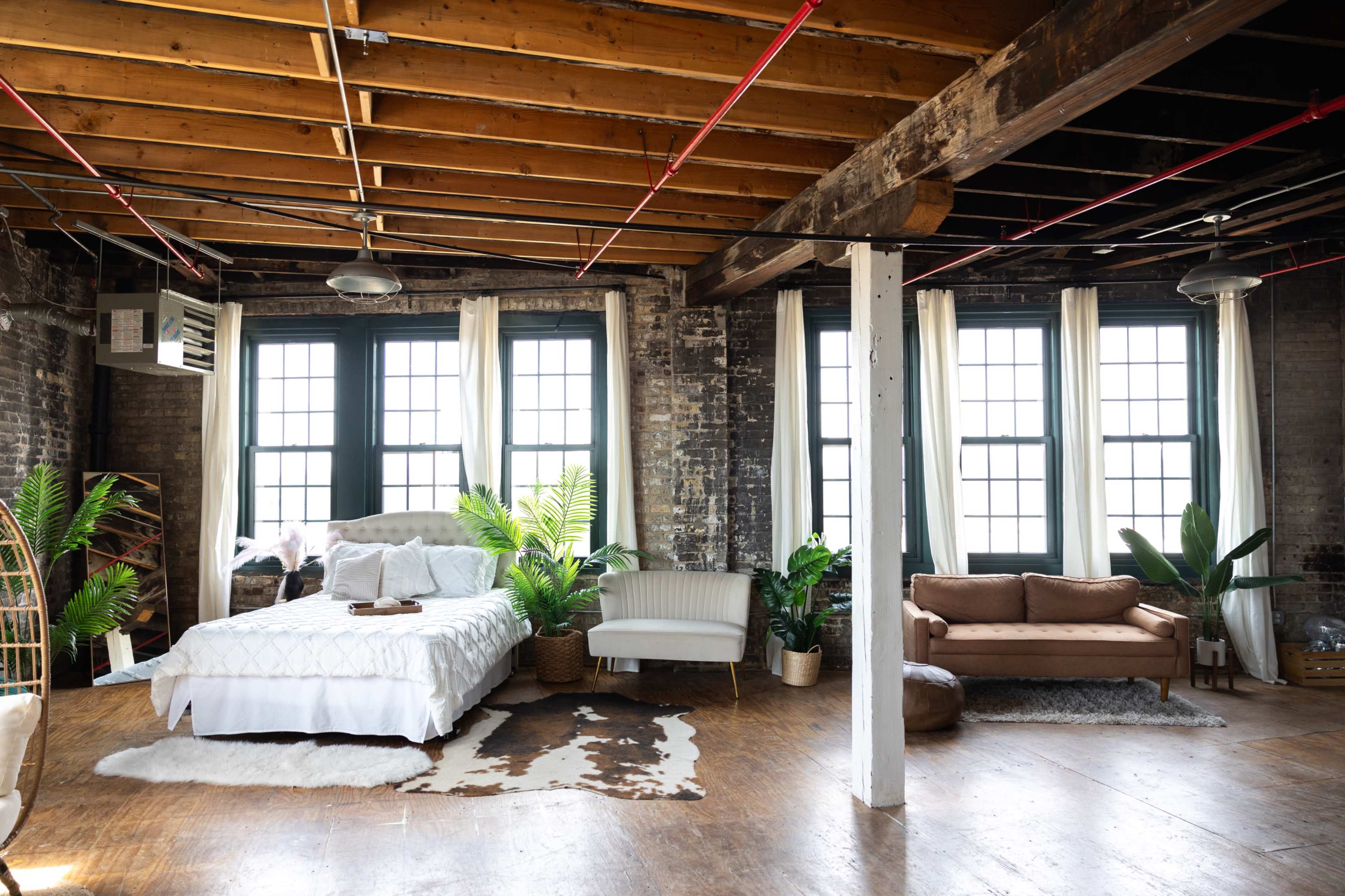 Bayview Natural Light Studio with Exposed Brick Image in Bay View, Milwaukee, WI