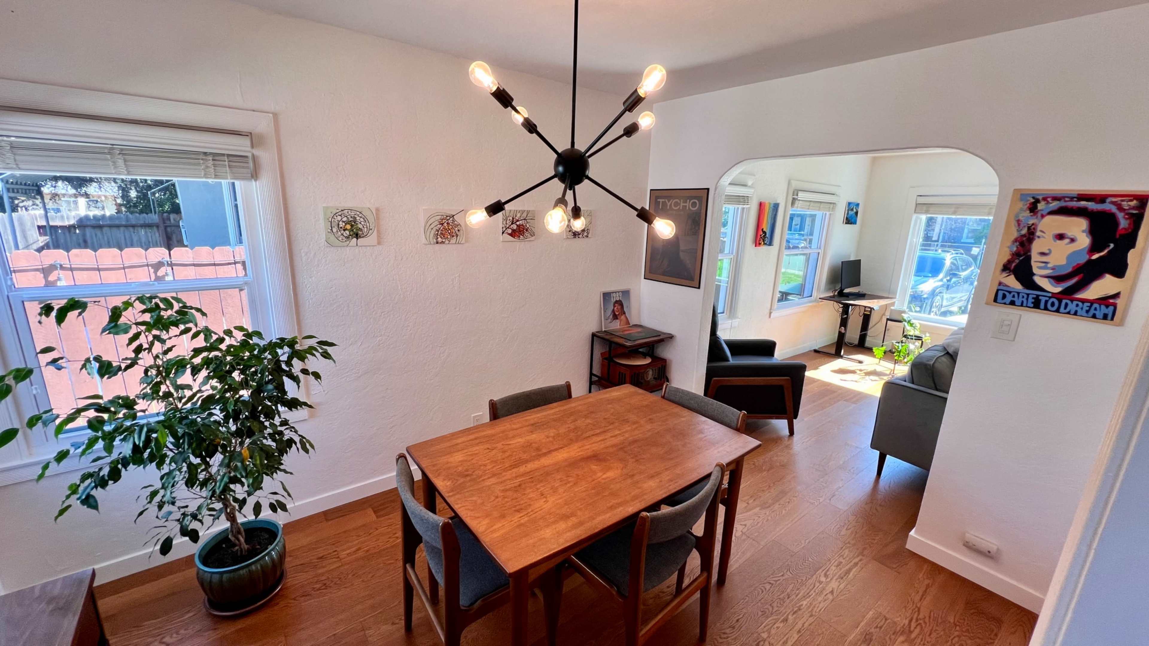 Mid-Century Modern Home with Vibrant Artwork Image in Southeastern Sacramento, Sacramento, CA