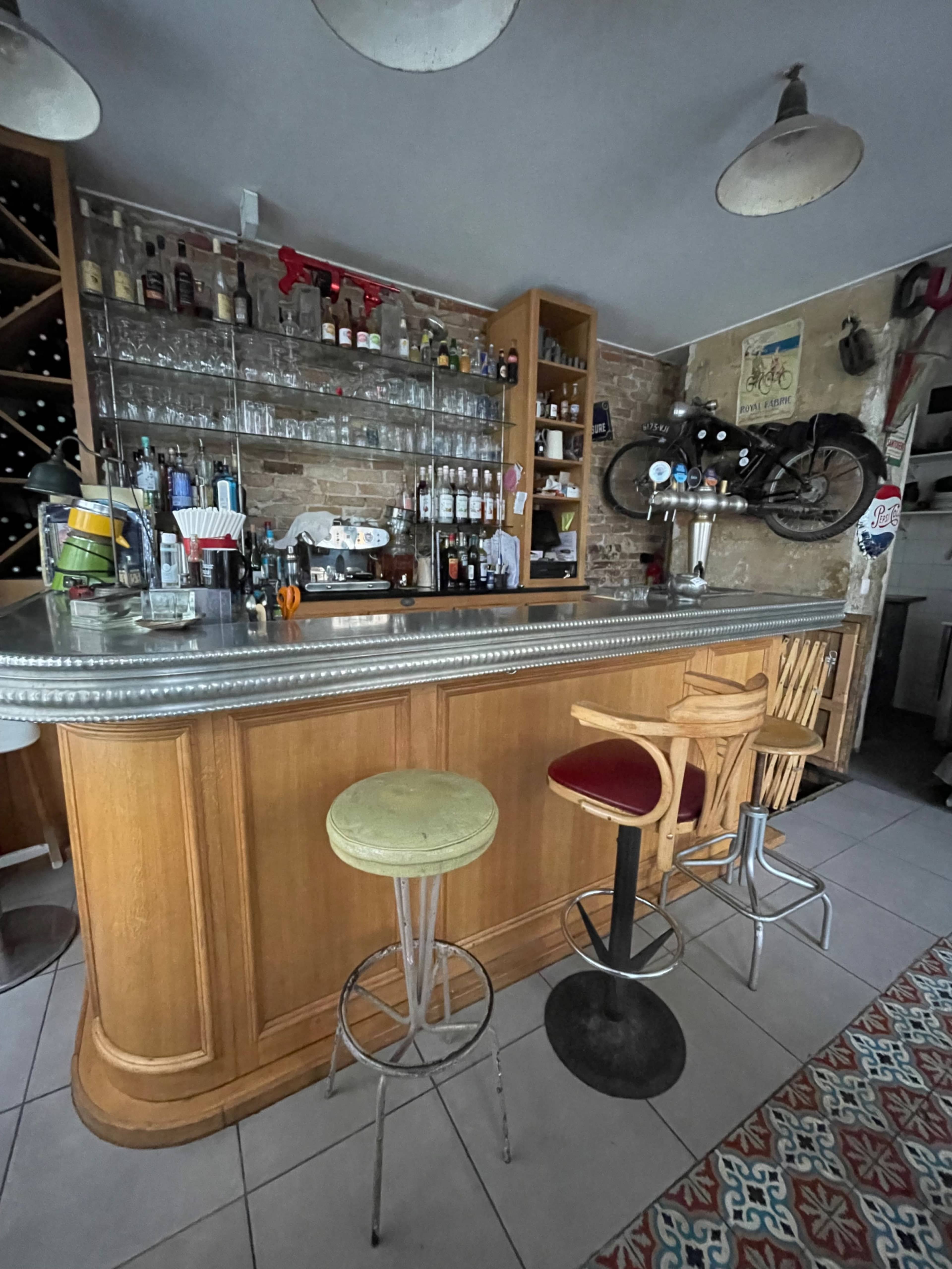Bar brocante , déco vintage Image dans Batignolles, Paris, 