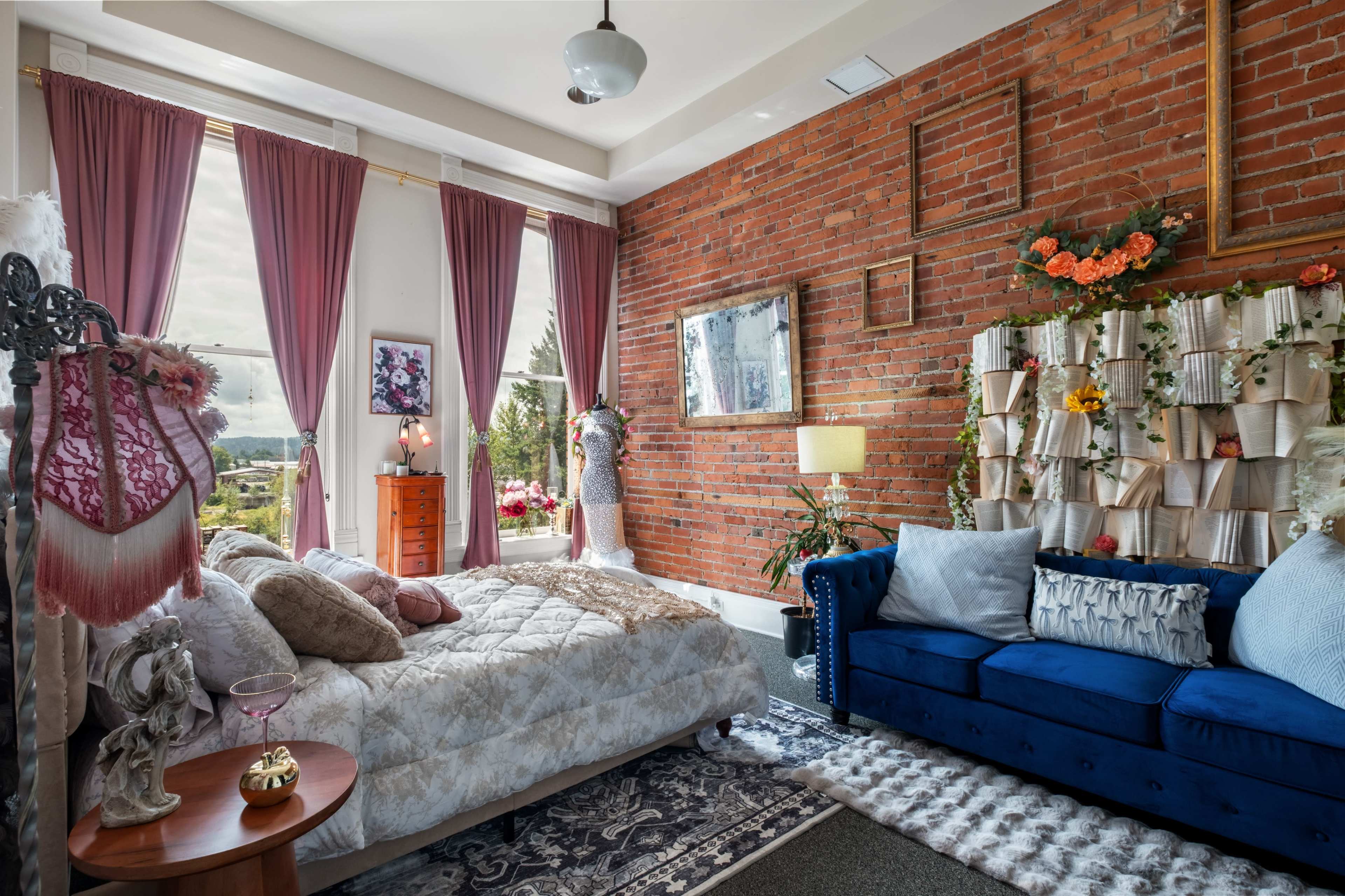 Moody Downtown Snohomish Photo Studio with Natural Light Image in Snohomish, Snohomish, WA