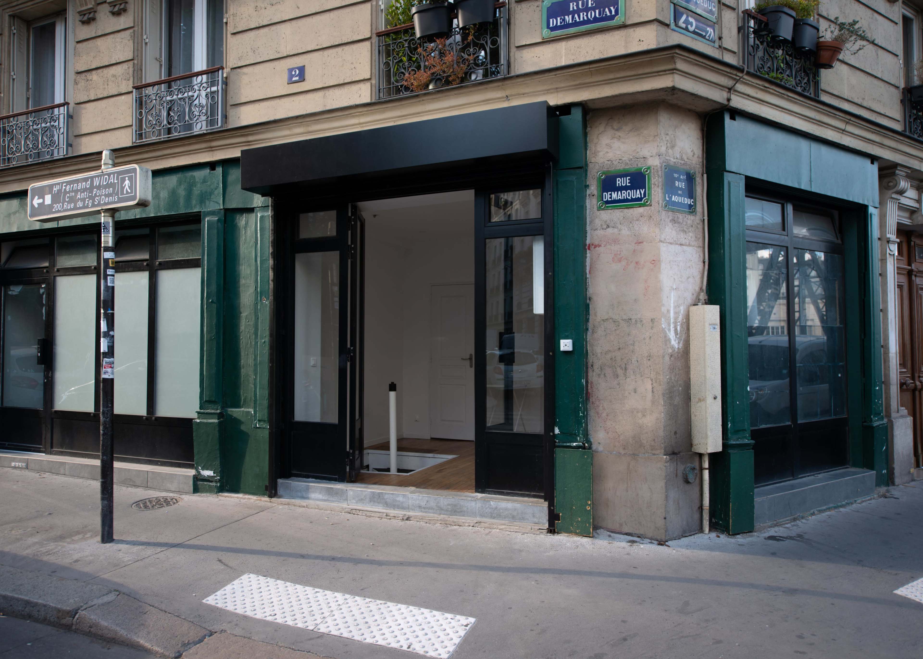 Unique underground studio with dj + podcast equipment, tattoo, bar Image in St Vincent de Paul, Paris