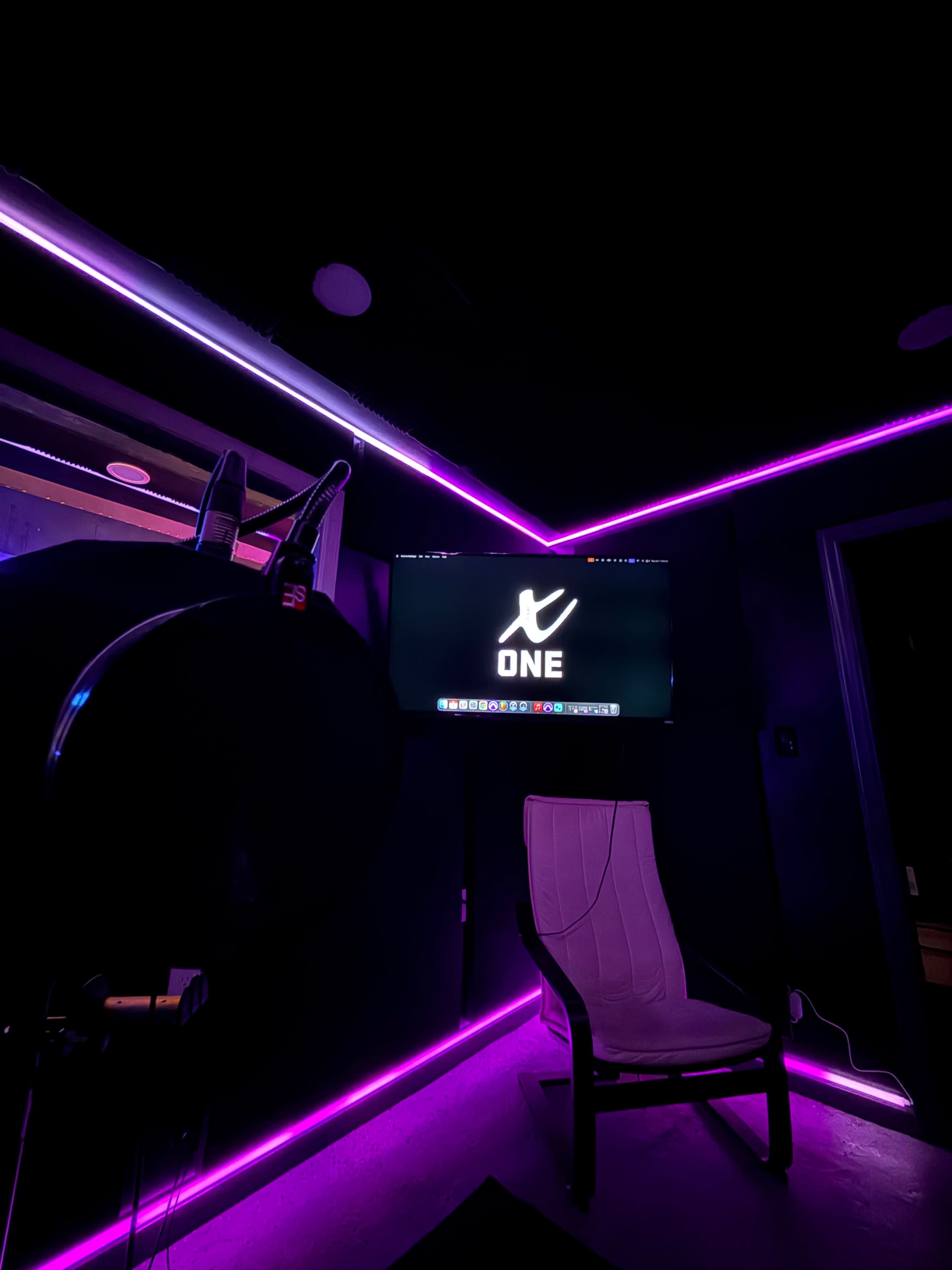 🛸 “A Spacecraft-Inspired Studio Designed for Next-Level Vibes” Image in Elizabeth, Elizabeth, NJ