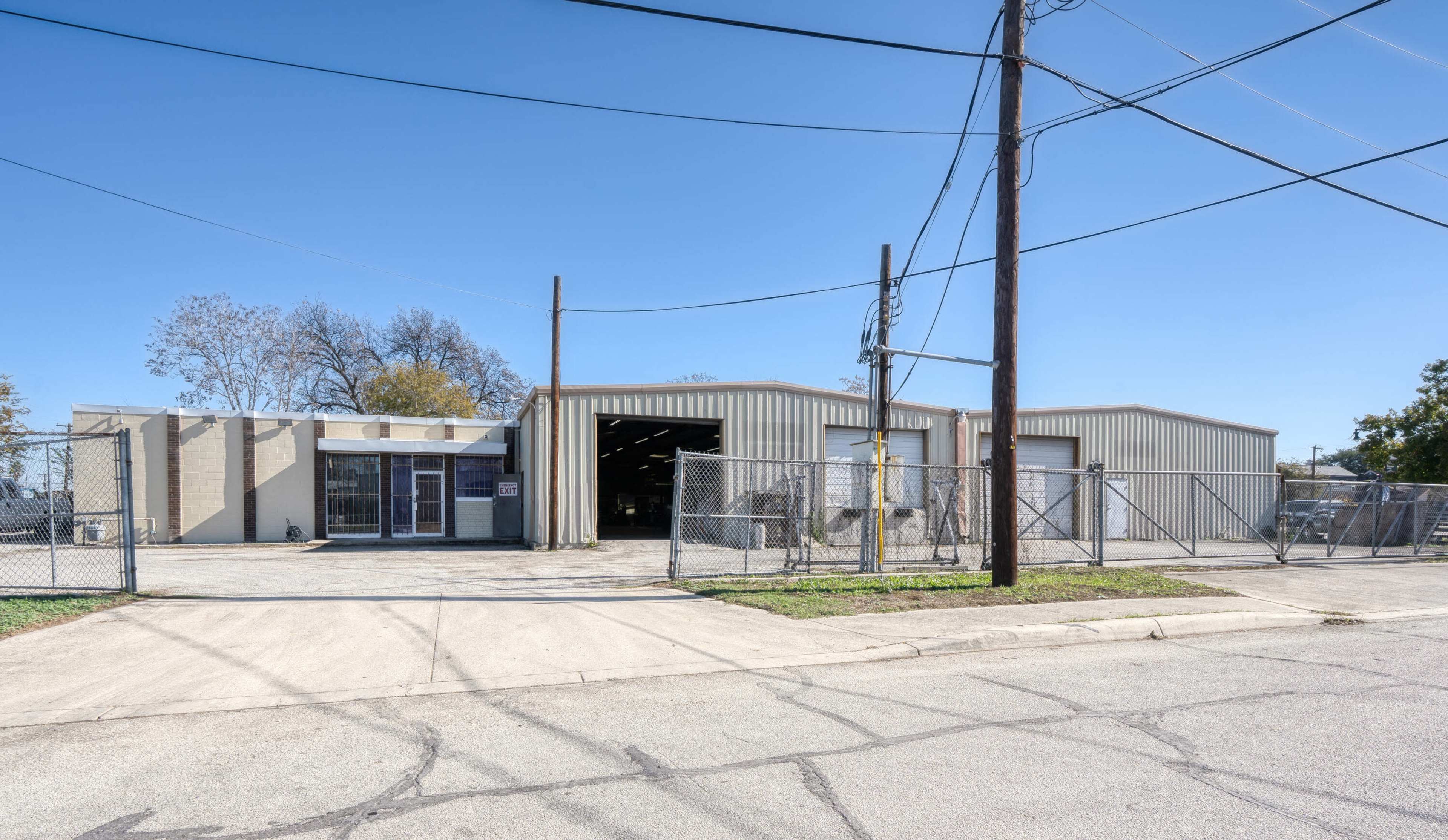 Raw Industrial Warehouse-4,800 SF-14' Ceilings-Skylights-Close to Downtown San Antonio Image in Denver Heights, San Antonio, TX