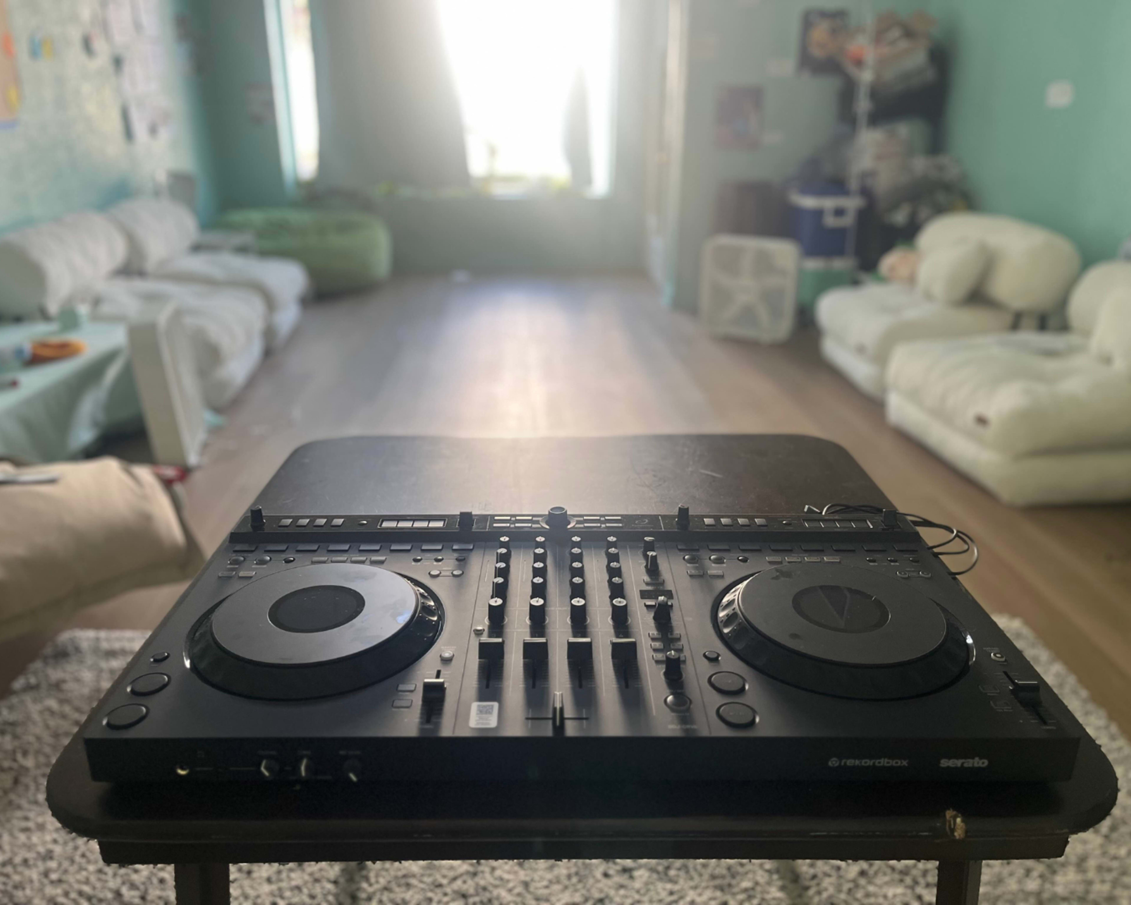 Cloud Room Image in Westlake, Los Angeles, CA