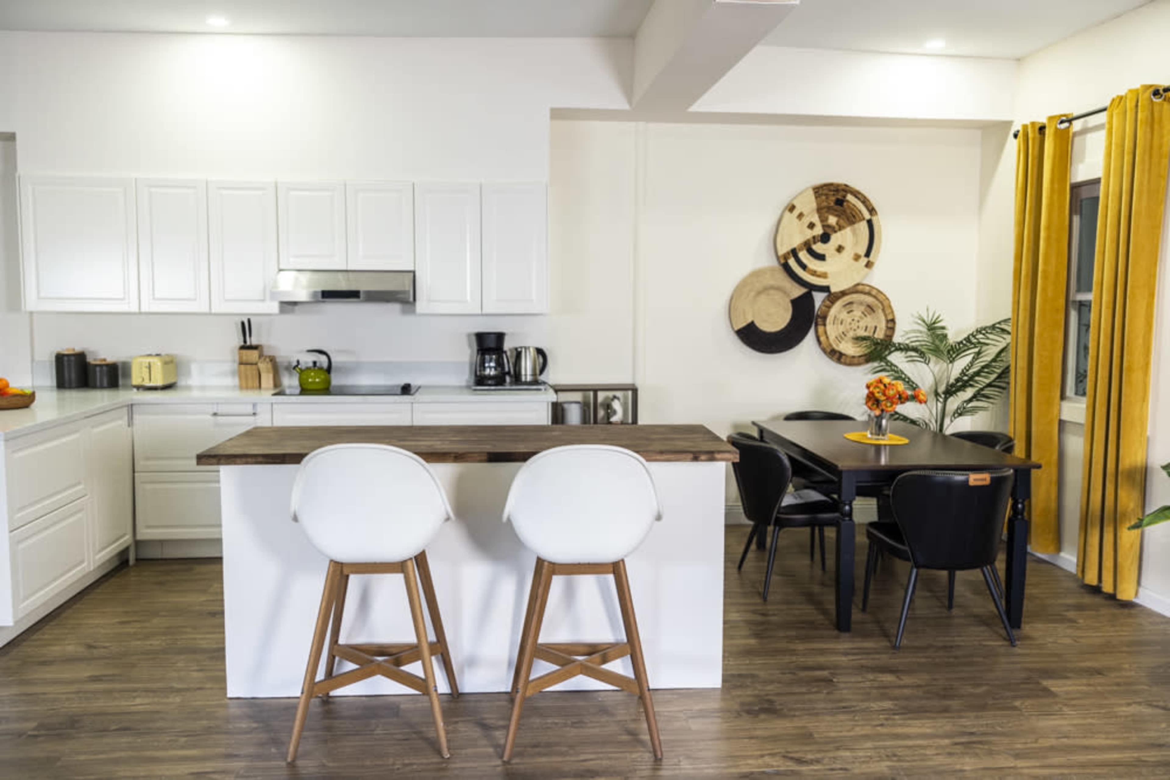Bright Modern Loft w/ Full Kitchen Set + Paper Backdrops – Perfect for Photo & Video Shoots Image in Kearny Mesa, San Diego, CA
