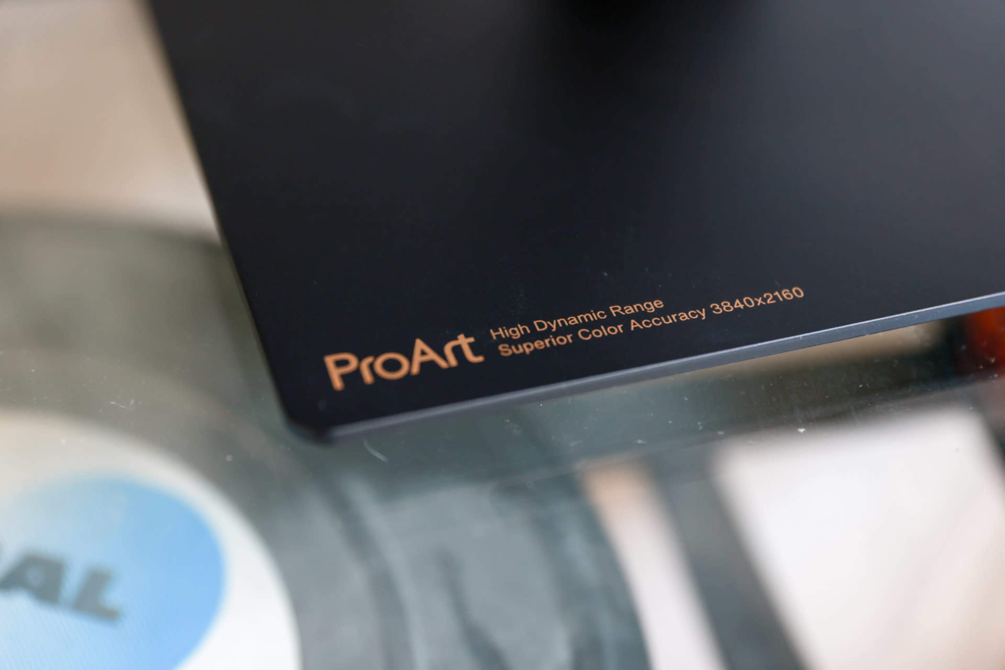 The image shows a close-up of a ProArt monitor displaying text that highlights its high dynamic range and color accuracy features.