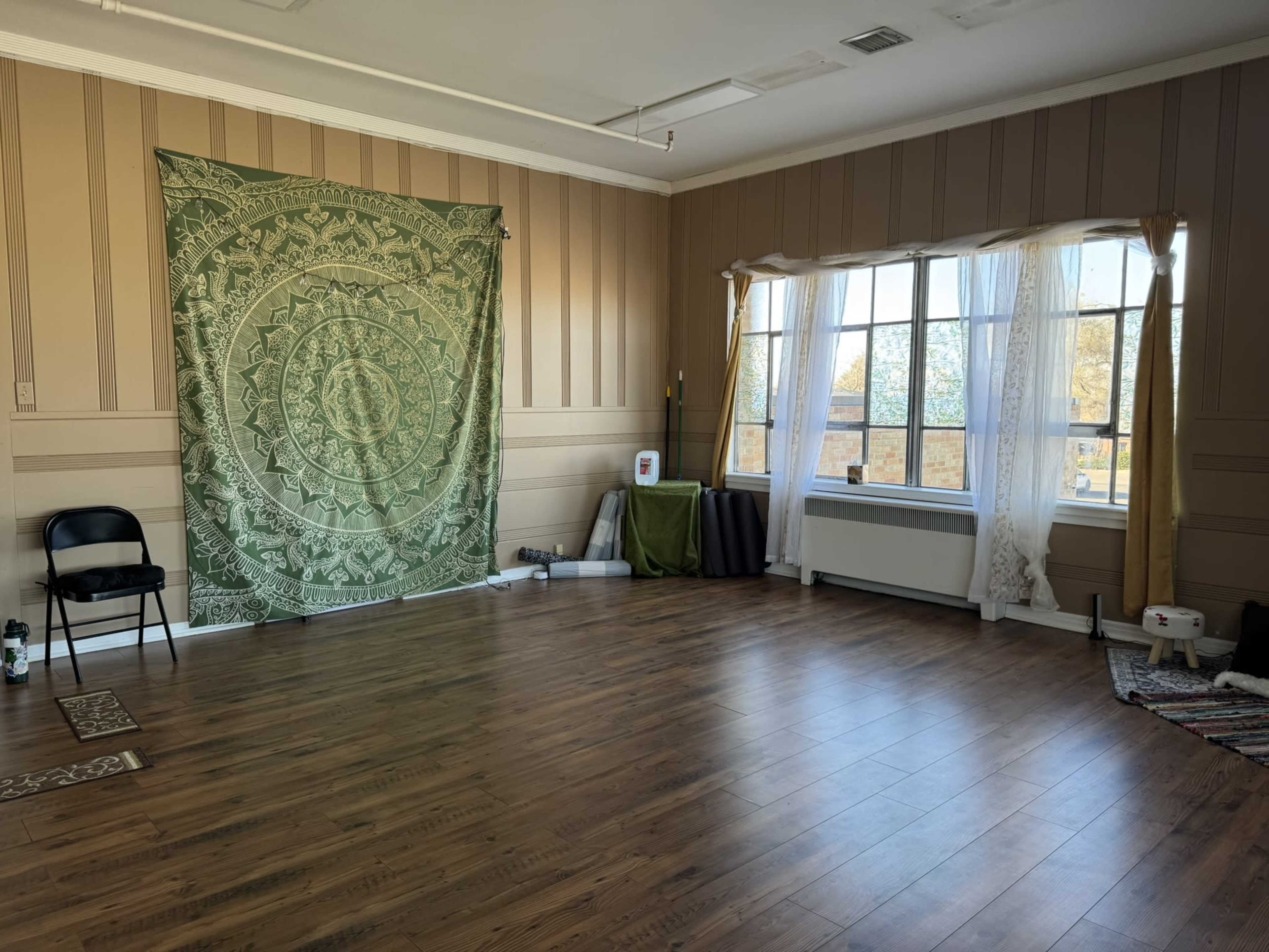 Studio with lots of natural daylight Image in Overland, Denver, CO