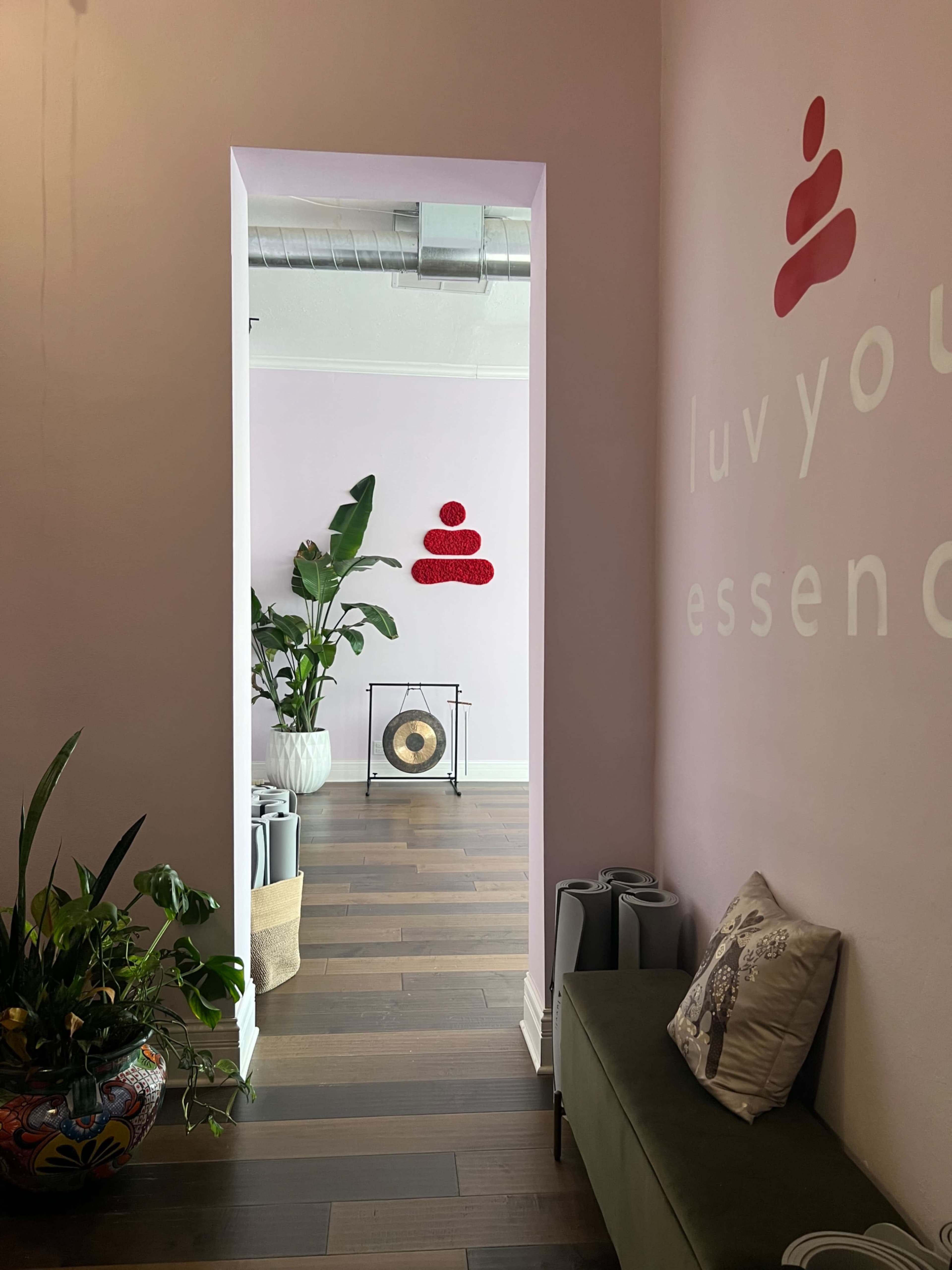 Beautiful second floor studio with sunlight in historic building Image in Maine Township, Park Ridge, IL