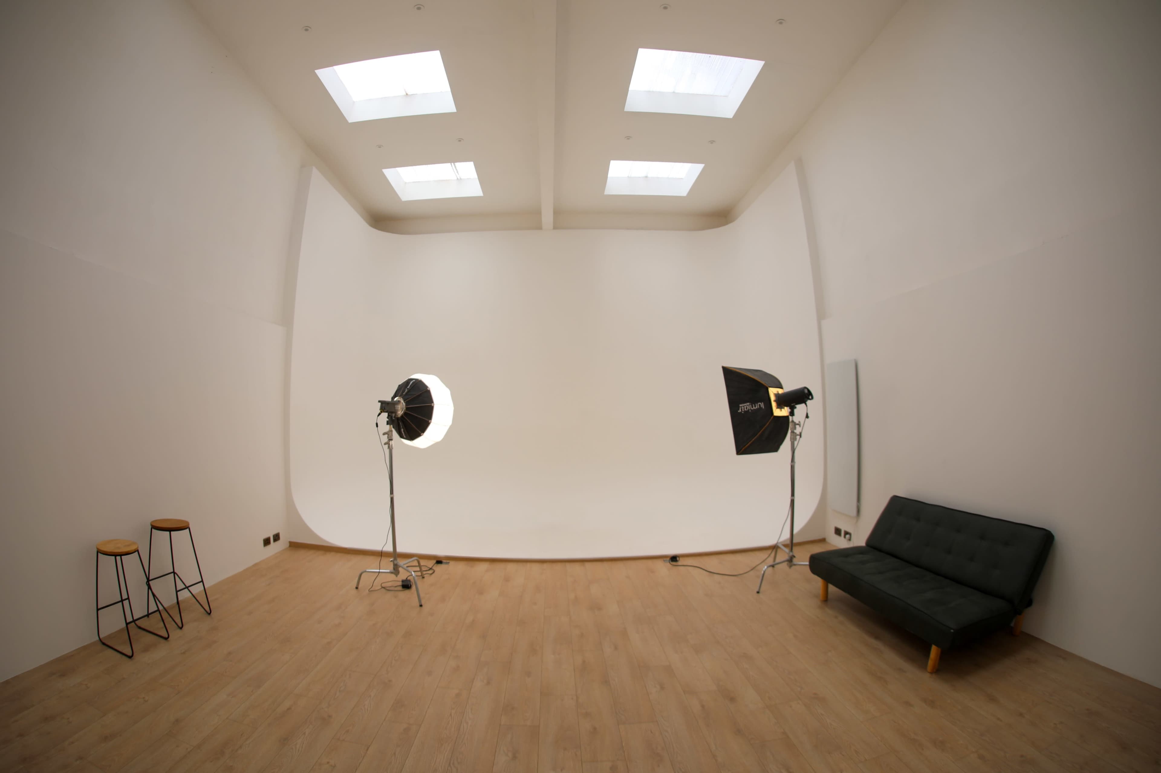 Natural Light Infinity Cove Studio Image in Salford, Salford, ENG