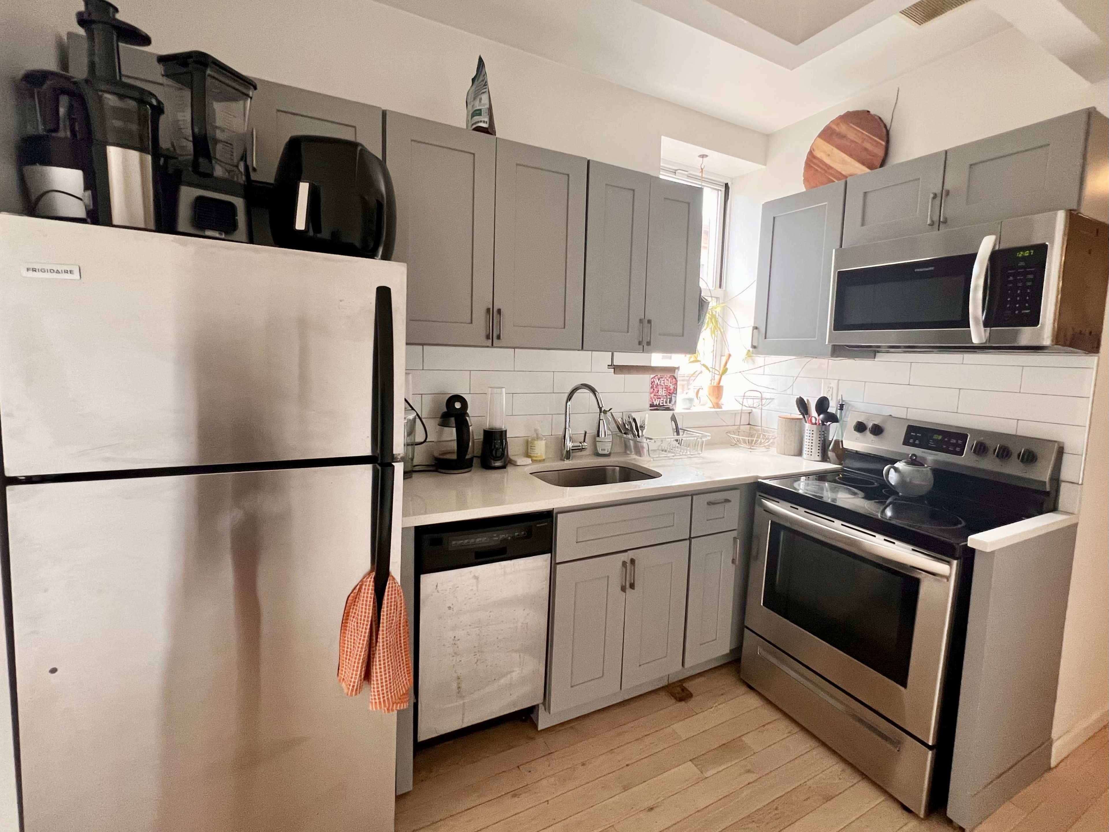 Tranquil Plant-Filled Creative Studio with Private Bathroom in NYC Image in Bushwick, Brooklyn, NY