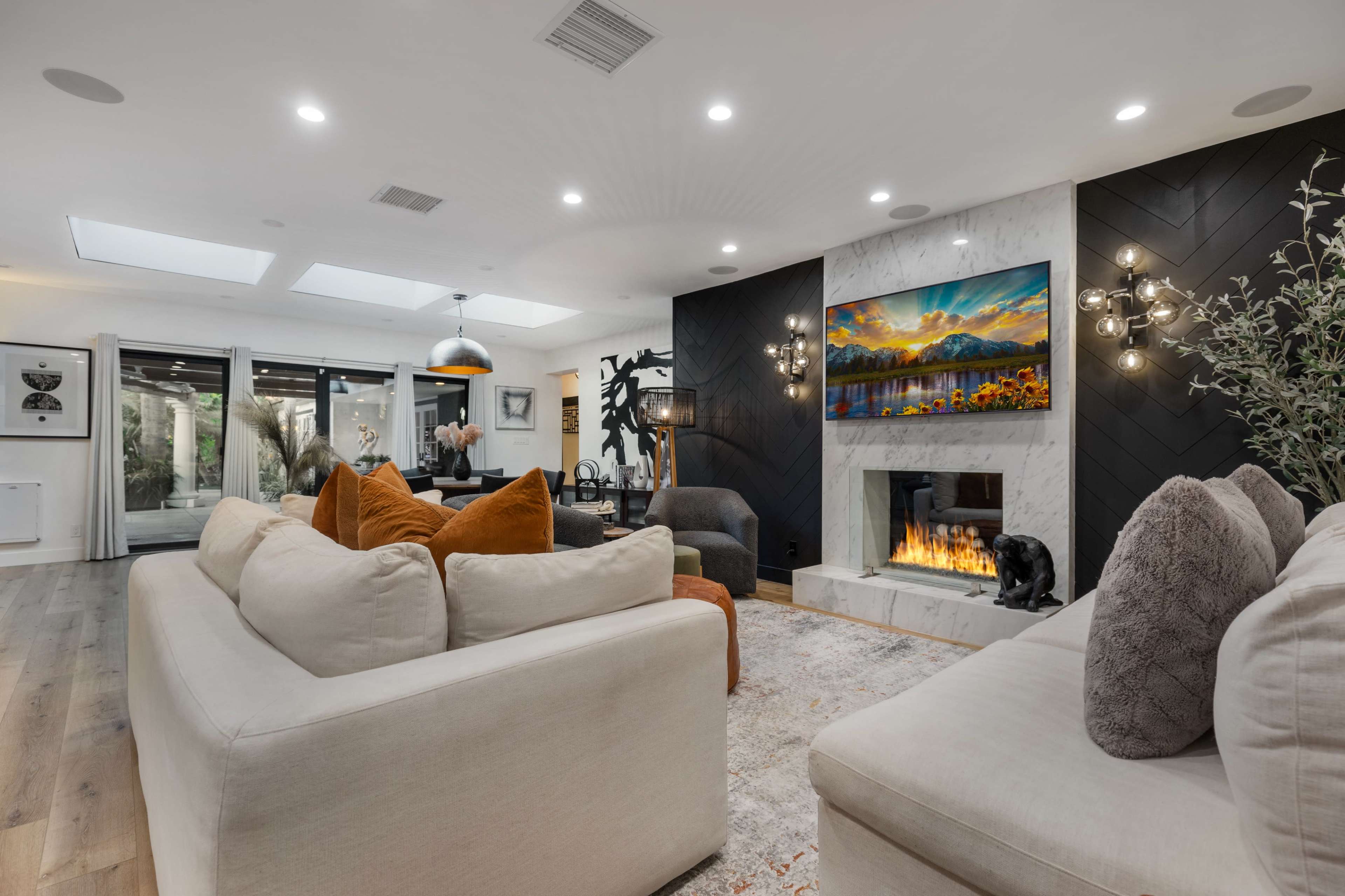 ERWIN RESORT STYLE VILLA/ SPORTS COURT/TENTED GYM Image in Woodland Hills, Los Angeles, CA
