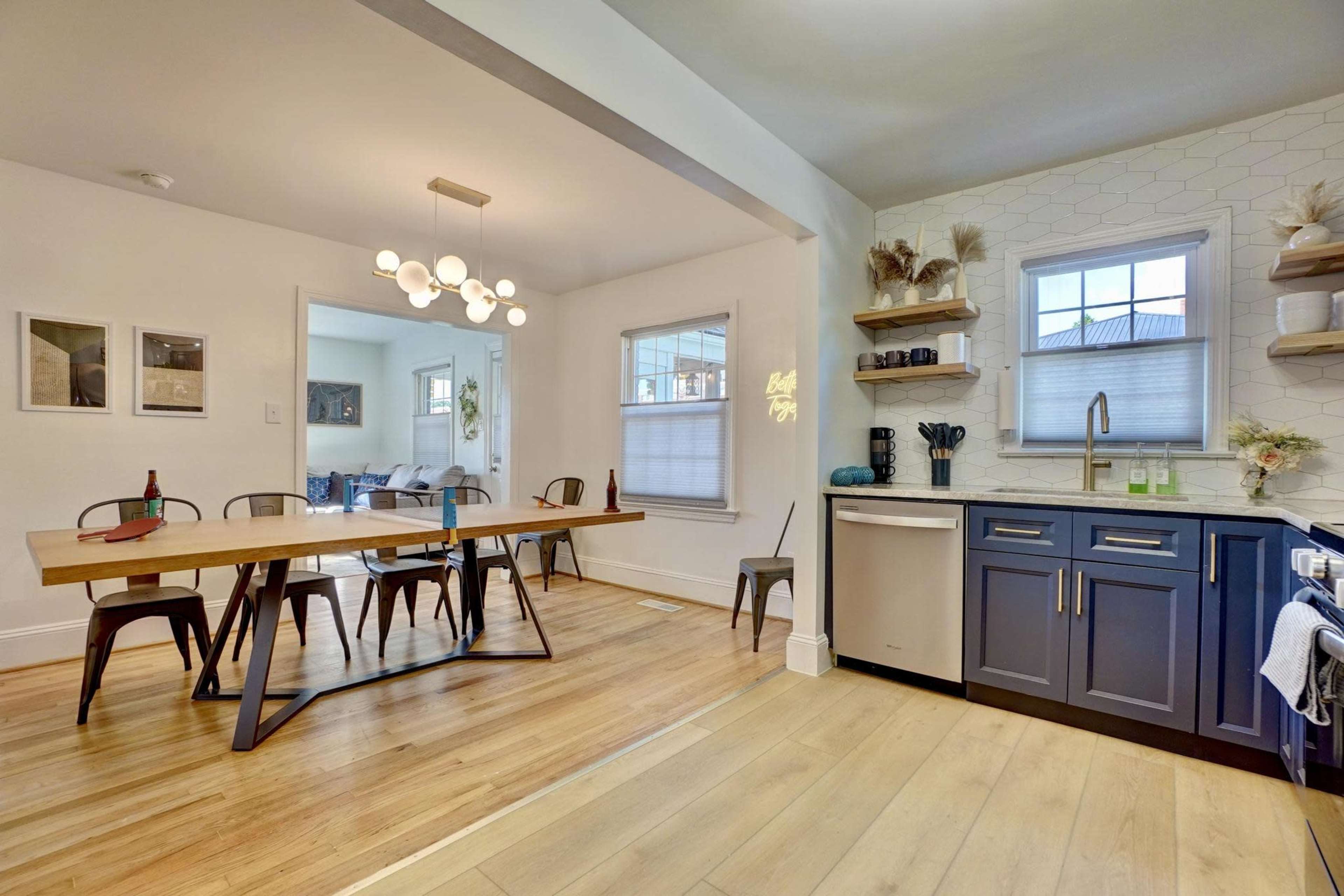 Gather! PingPong~6BR~PorchTV~Walk Dtwn~Pets~15+ Image in Downtown, Raleigh, NC