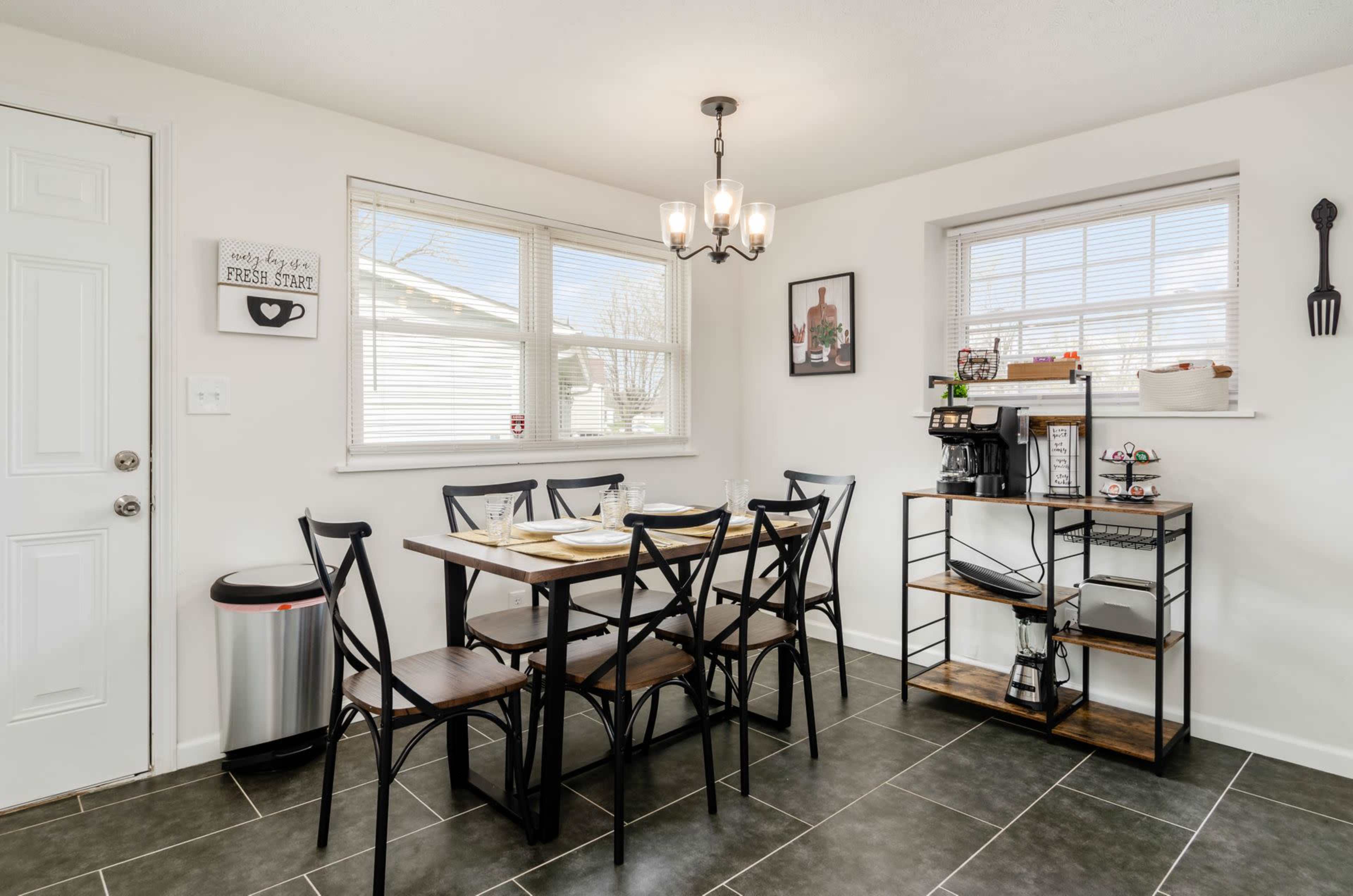 Beautifully Styled Relaxing 3 Bedroom Home with Deck and Hot Tub Image in Linwood, Columbus, OH