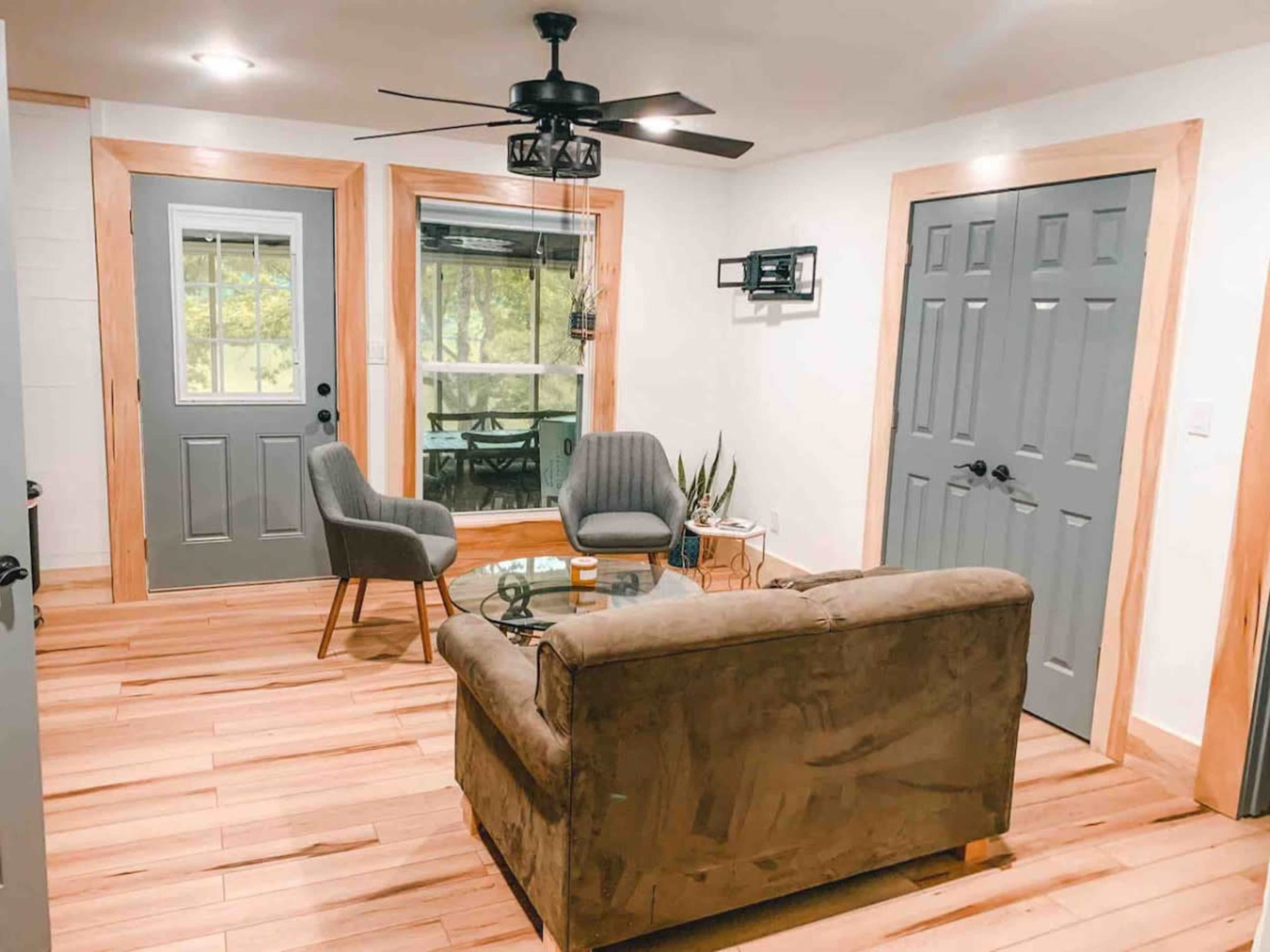 Cozy Cabin on Lake front with Hot tub & firepit Image in Jefferson Township, Martinsville, IN