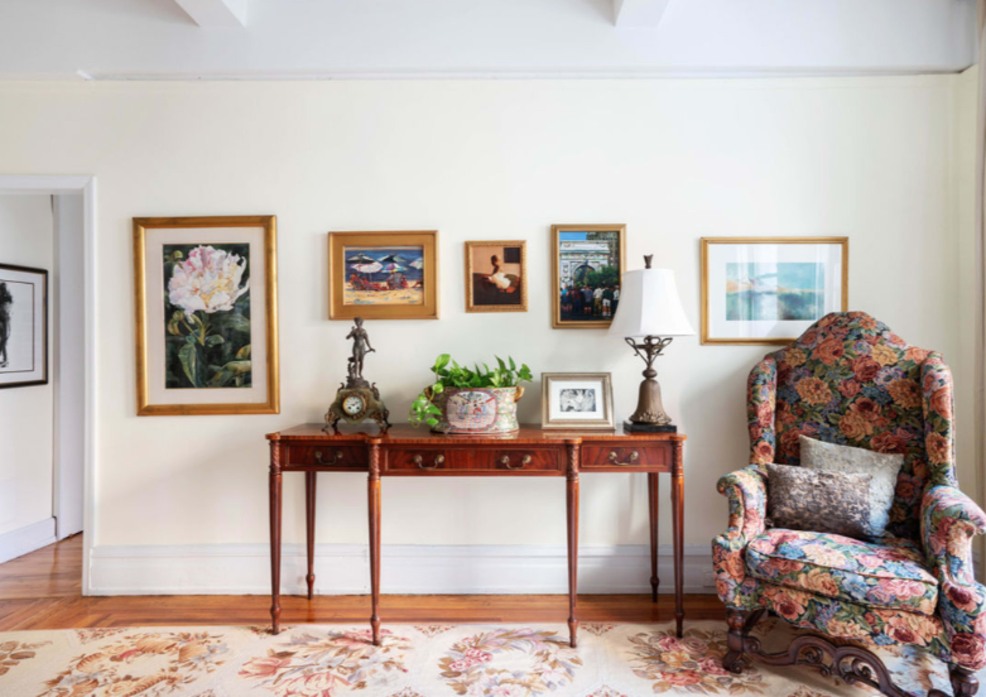 Midtown classic pre-war apartment with great light. Image in Midtown Manhattan, New York, NY