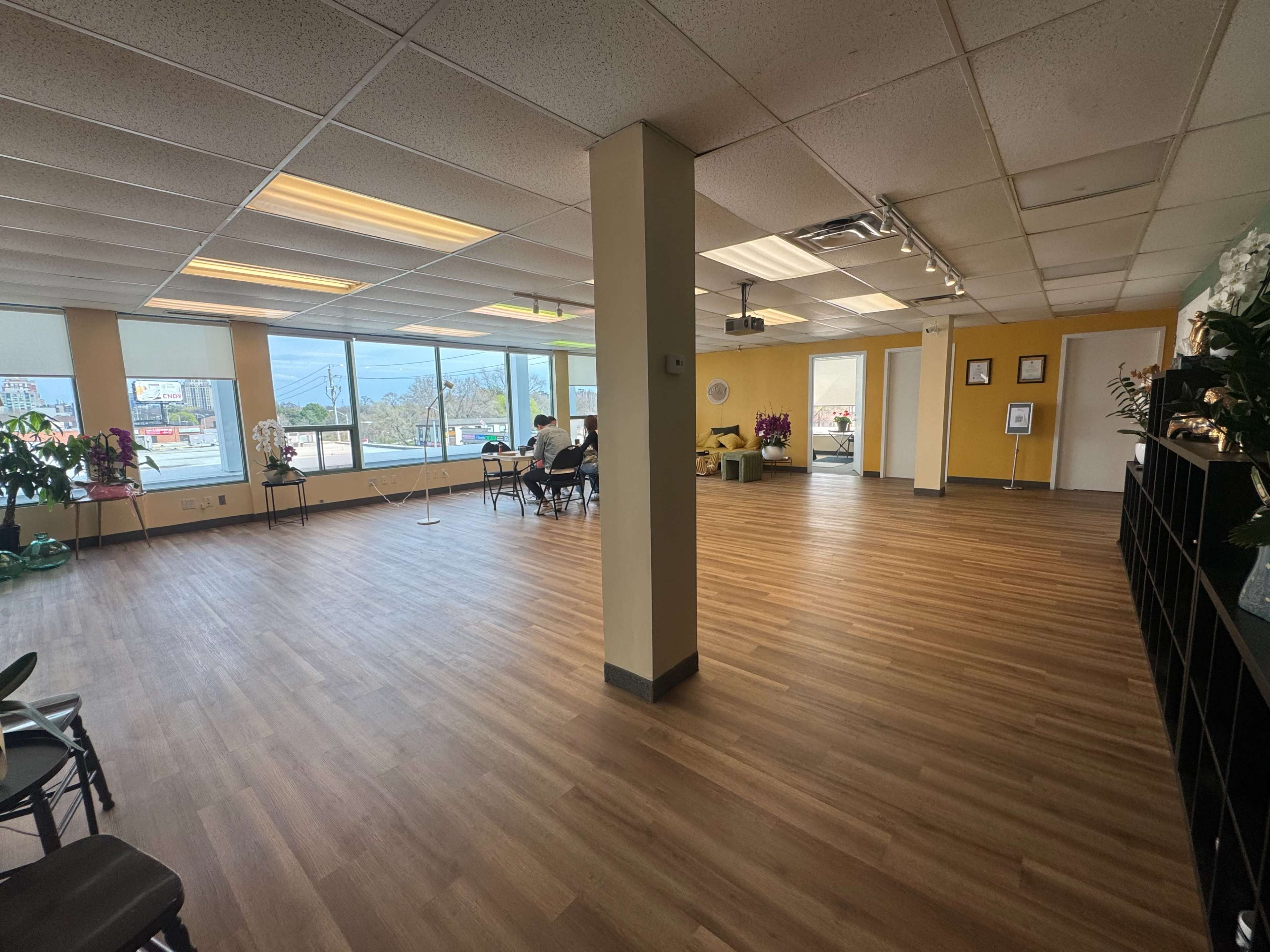 Bright Artistic Space with Full Mirror – Perfect for Exhibits, Workshops, and Movement Classes Image in Willowdale, Toronto, ON