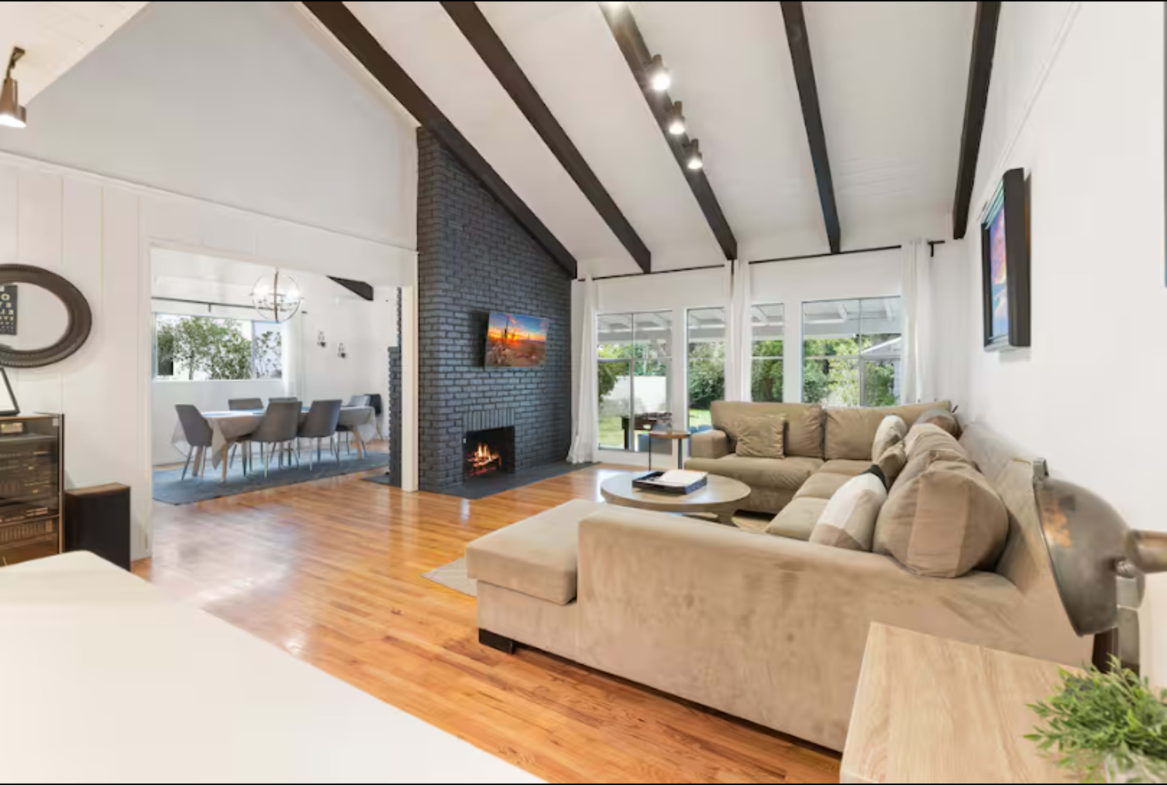 Modern LA Oasis — Bright, Spacious Home Image in Valley Glen, Los Angeles, CA