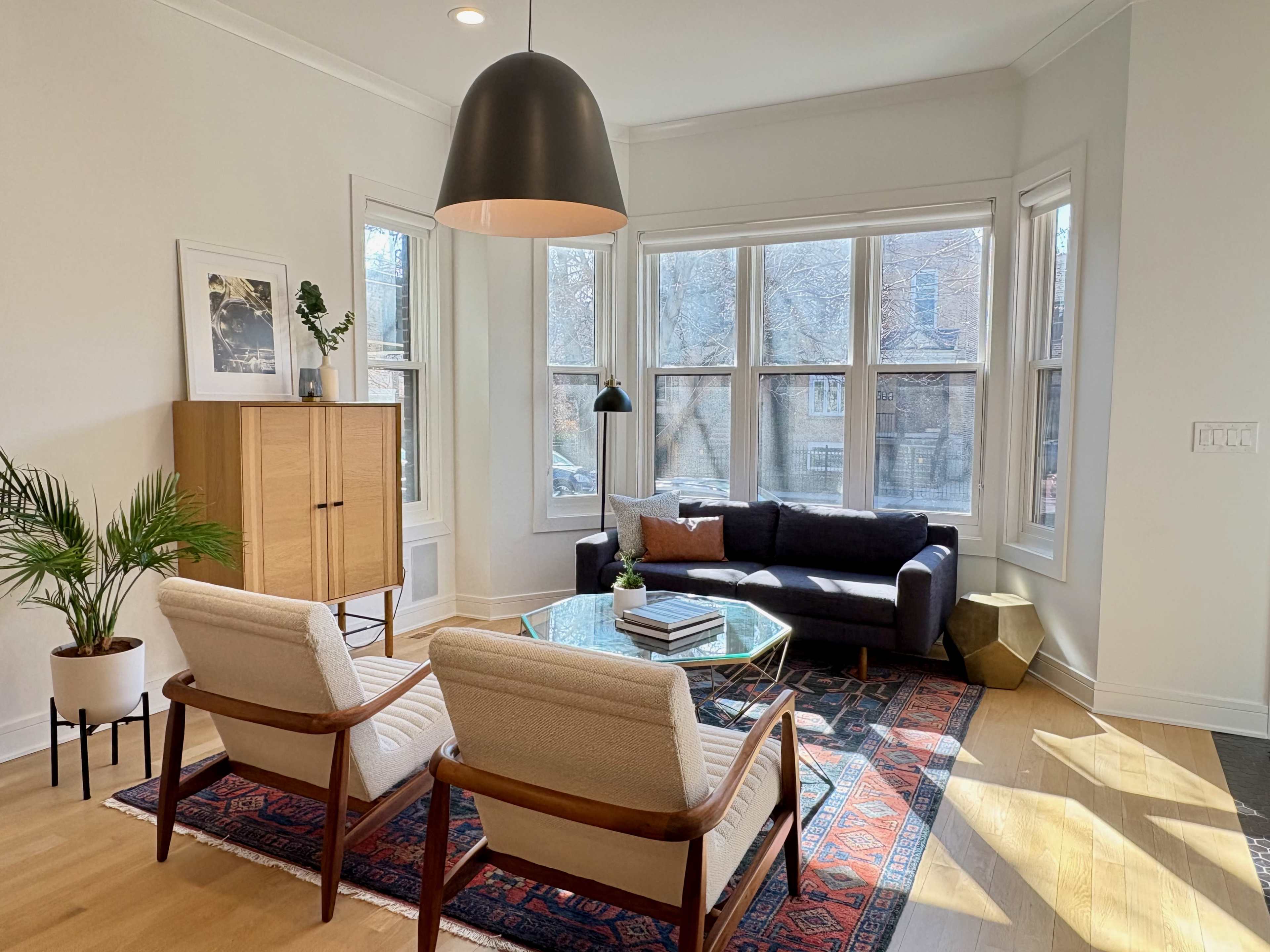 Modern Home with Comfortable Design Image in Logan Square, Chicago, IL
