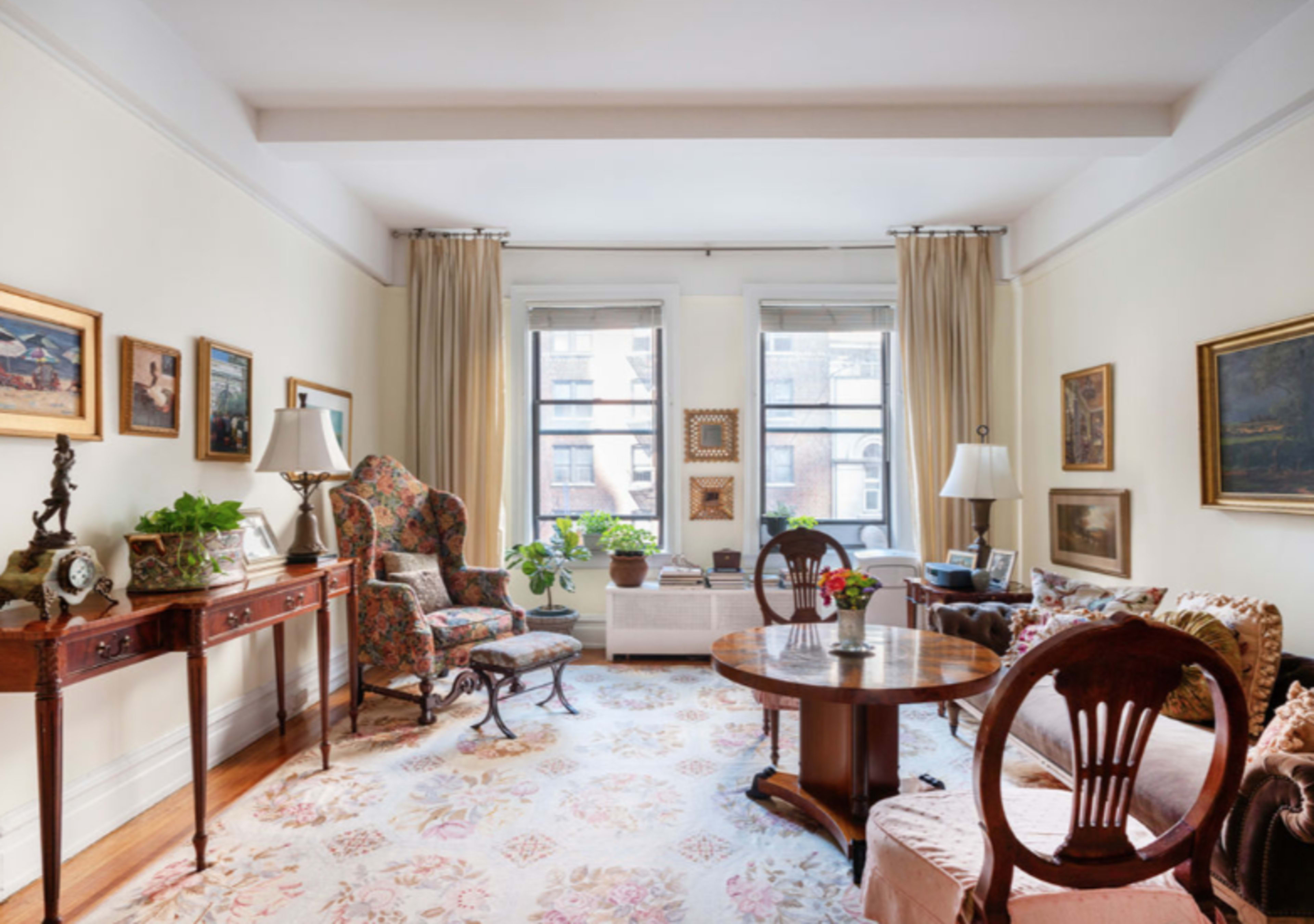 Midtown classic pre-war apartment with great light. Image in Midtown Manhattan, New York, NY