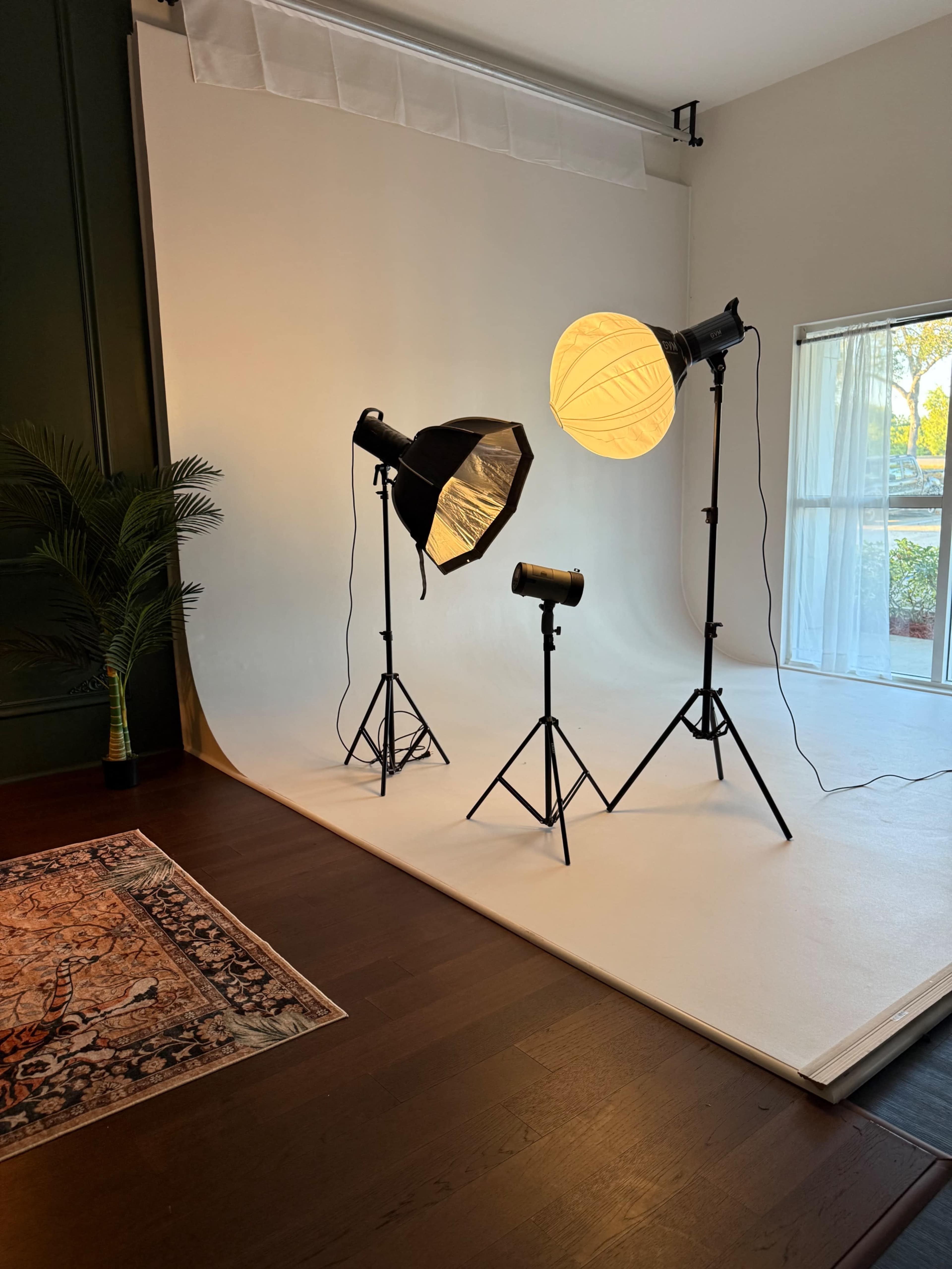 Stuart - Multi set photography studio including a custom built infinity/cyclorama wall Image in Stuart, Stuart, FL