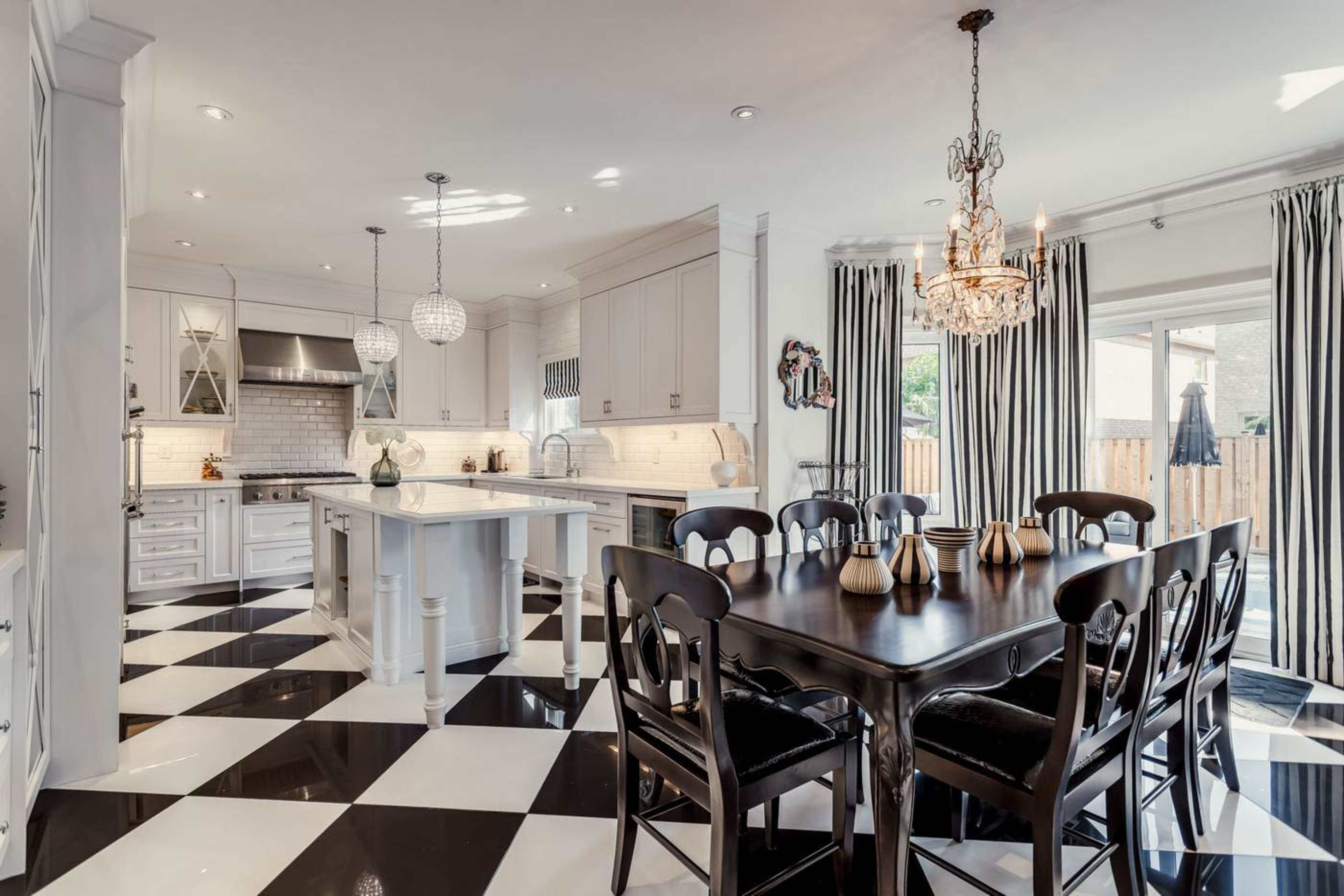 Contemporary Open Concept House Image in Thornhill, Thornhill, ON