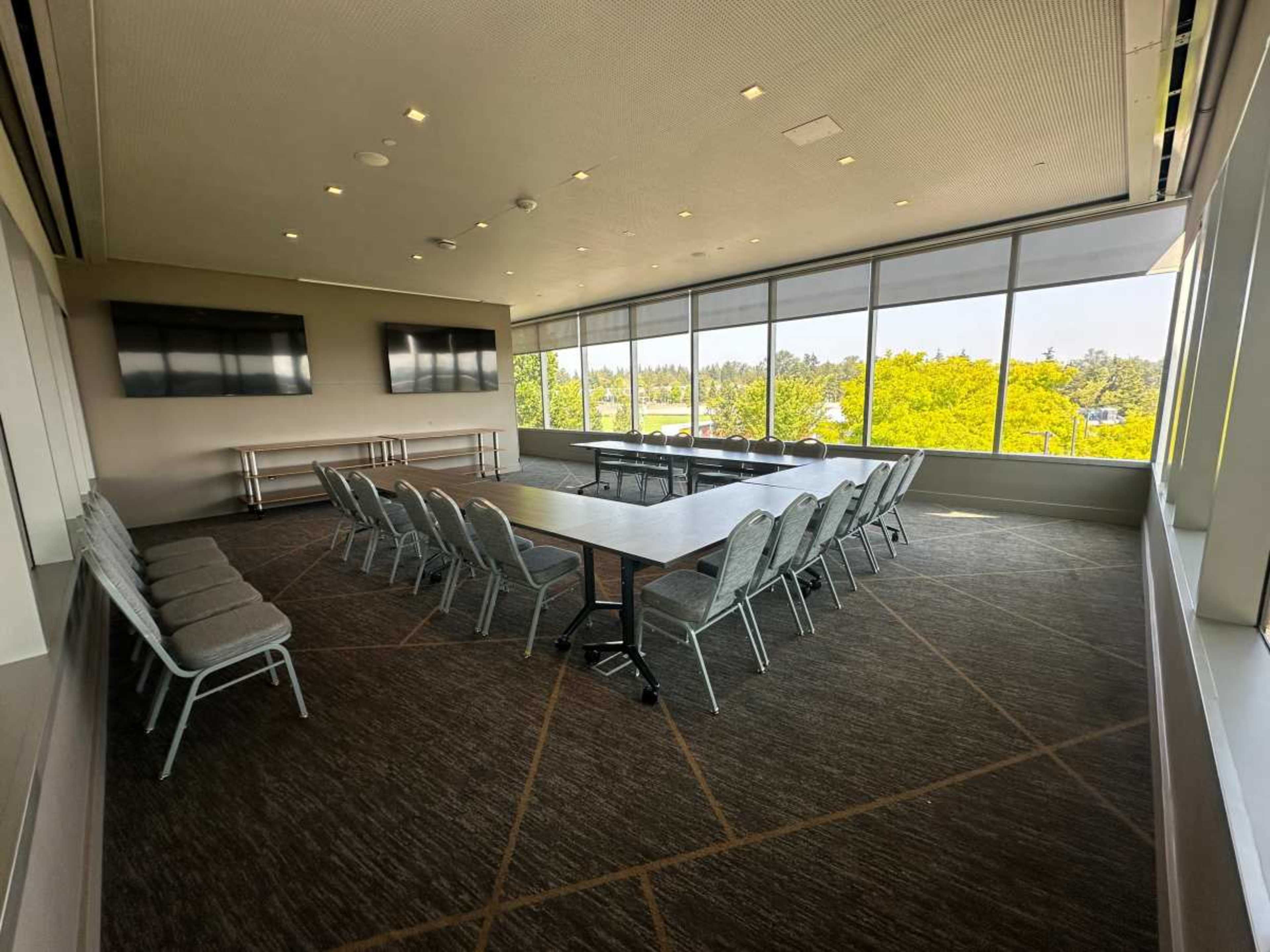 Vibrant, Modern Meeting Spaces with Mount Rainier Views Image in Federal Way, Federal Way, WA