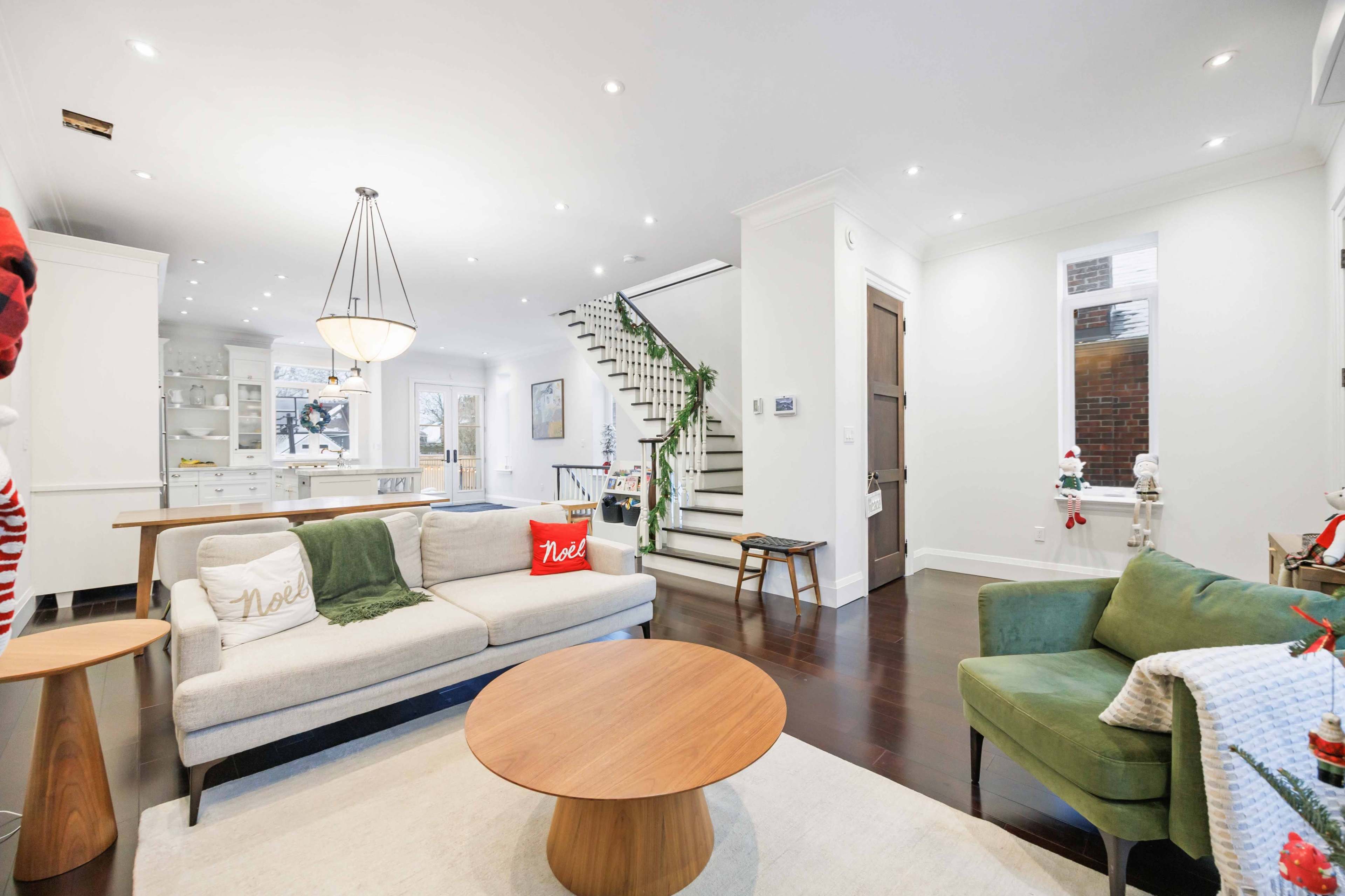 Bright Modern Family Home with Open-Concept Living & Elegant Kitchen Image in Birch Cliff, Scarborough, ON