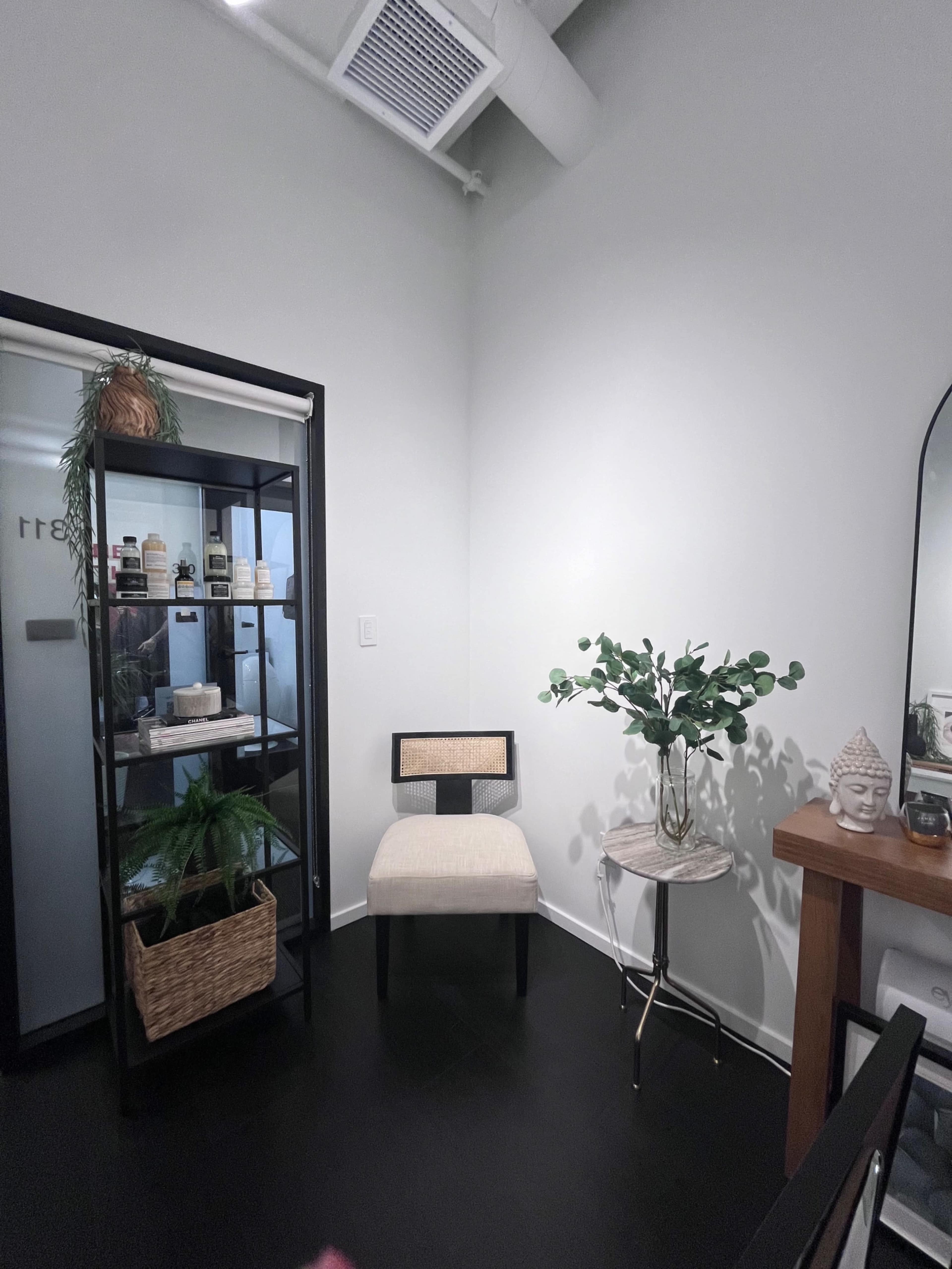 Modern Luxury Private Hair Studio Image in Central LA, West Hollywood, CA