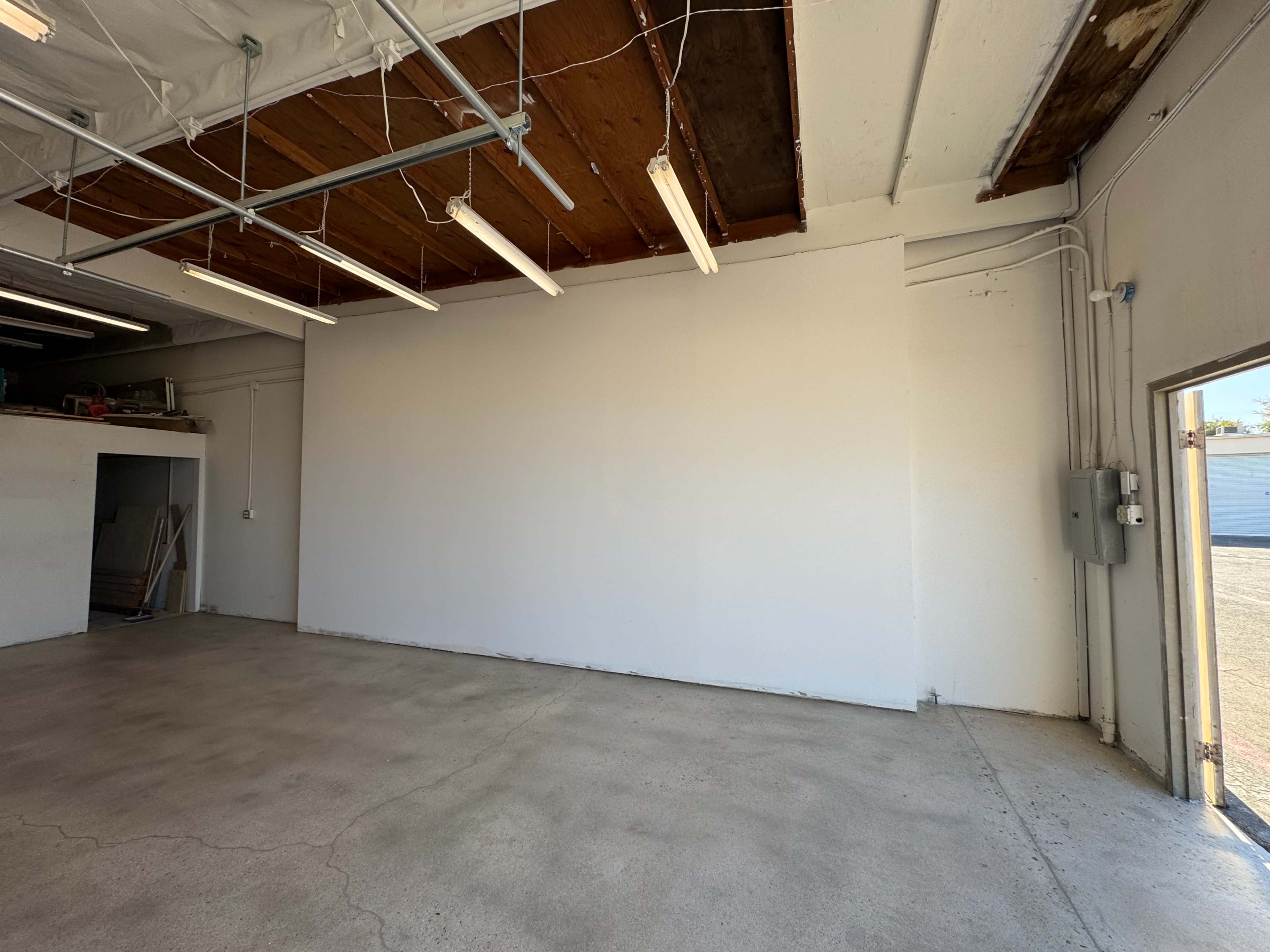 Studio "M" 10' x 20' wall, Natural Day light and Night time studio,  Props and lights included Image in Fullerton, Fullerton, CA