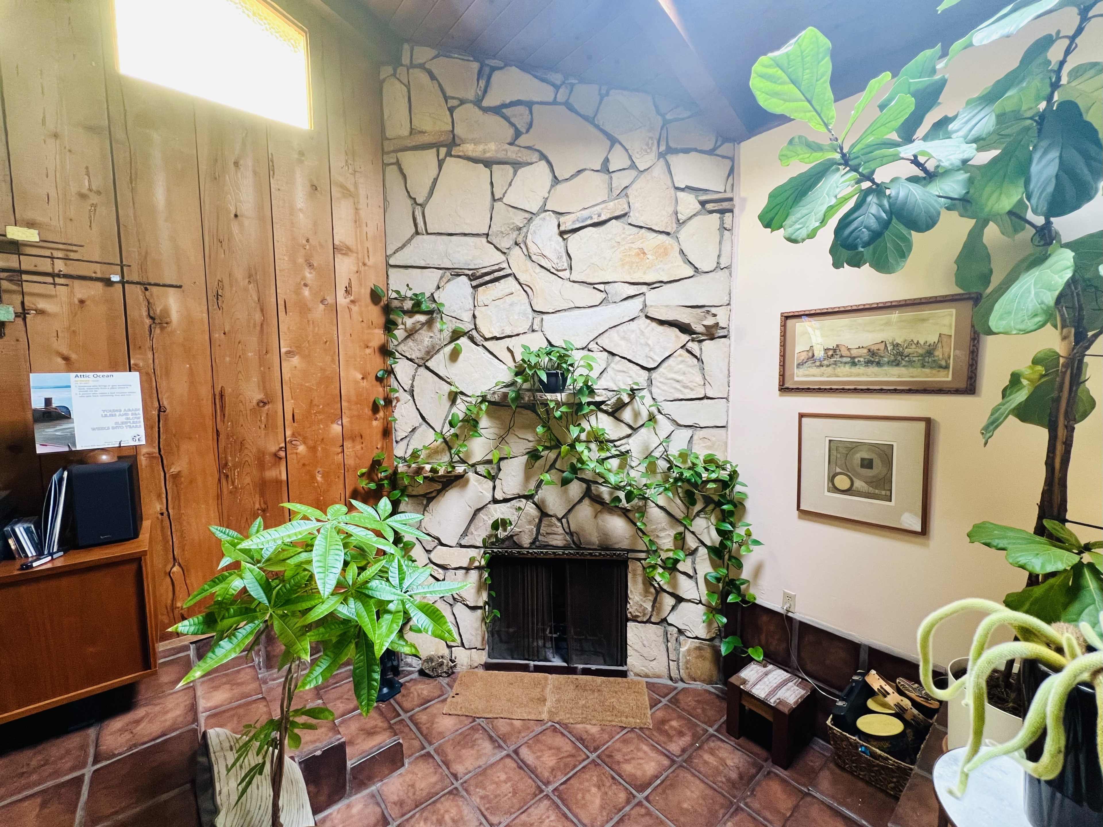 Colorful Midcentury Vaulted Family Room w/Bar, Sunken Fireplace, 50s/60s Decor, Greenery, Natural Light Image in Sunset Park, Santa Monica, CA
