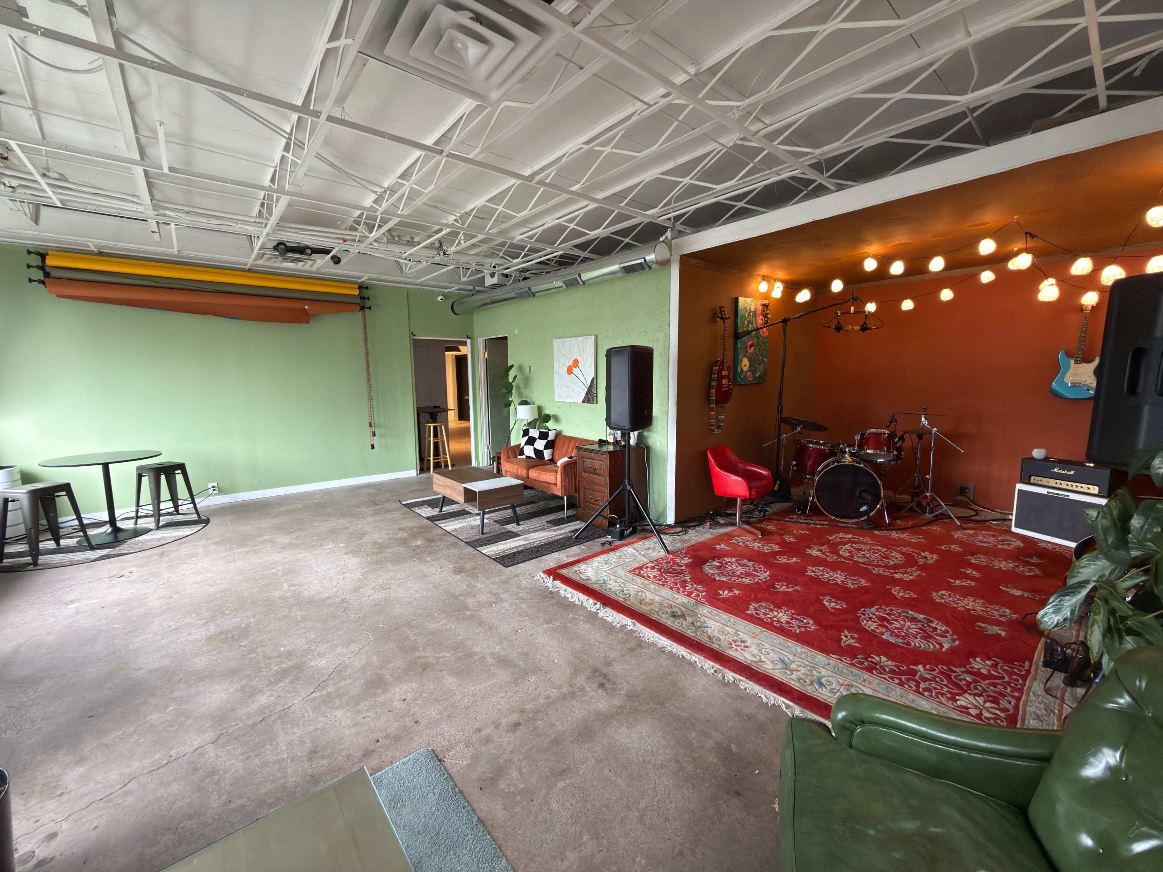 Affordable Photo-studio with Multiple Backdrops and Rentable Lighting Equipment. Image in Eiber, Lakewood, CO