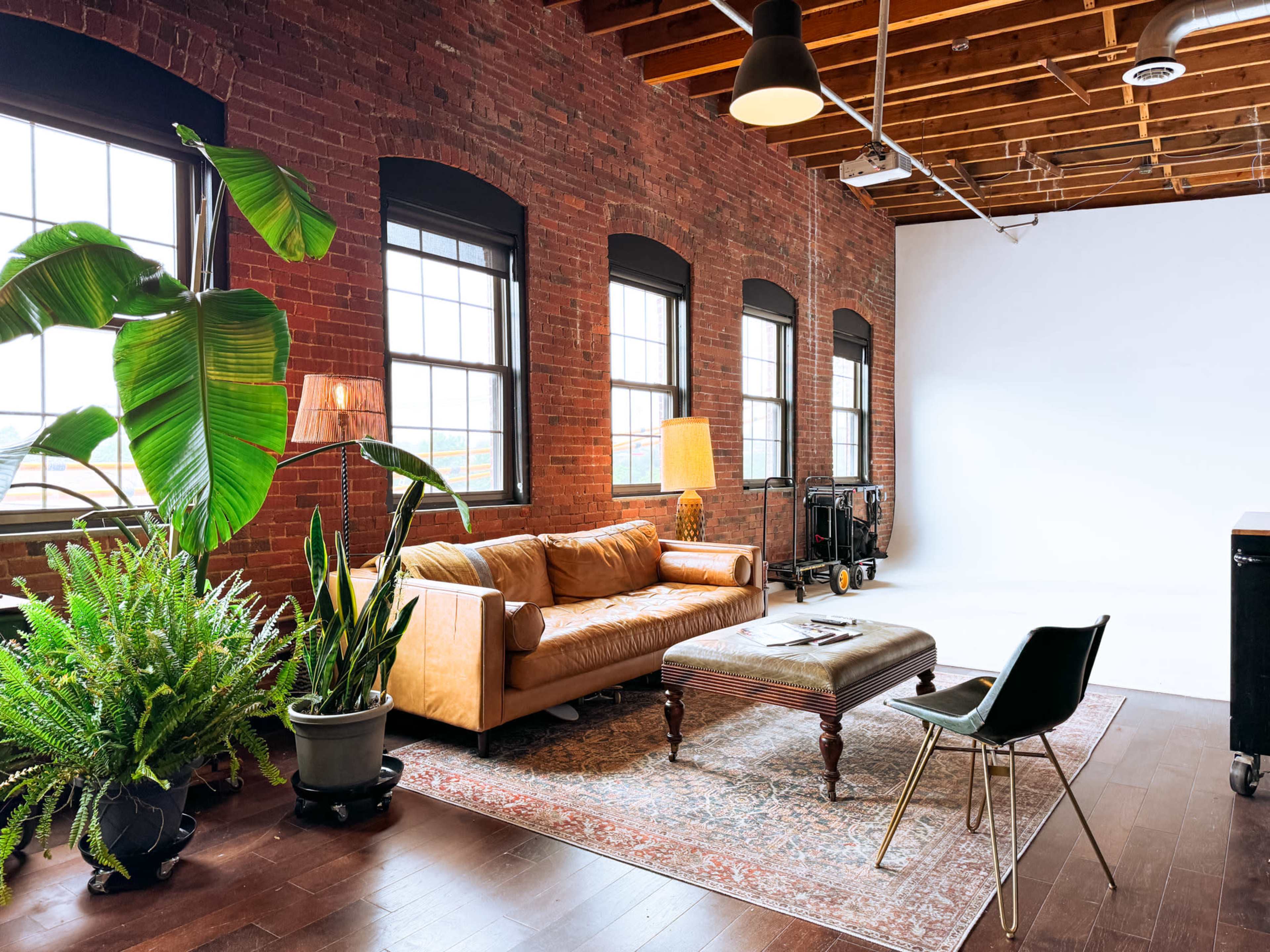 Two-Wall Cyclorama in Cozy Renovated Industrial Loft in Old Ice Cream Factory on the Water in Boston Image in Neponset / Port Norfolk, Boston, MA