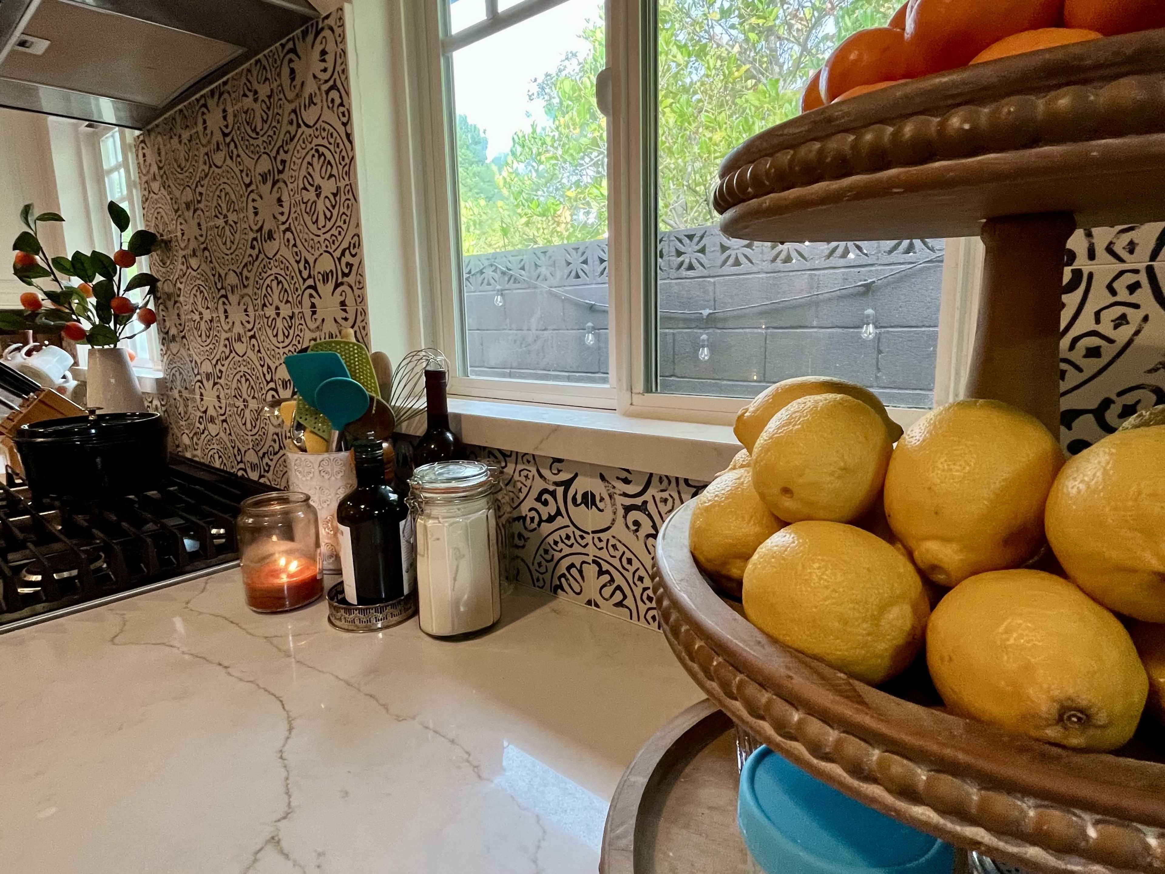 Open Concept California Kitchen & Living Space Image in Saratoga Ranch, Calabasas, CA