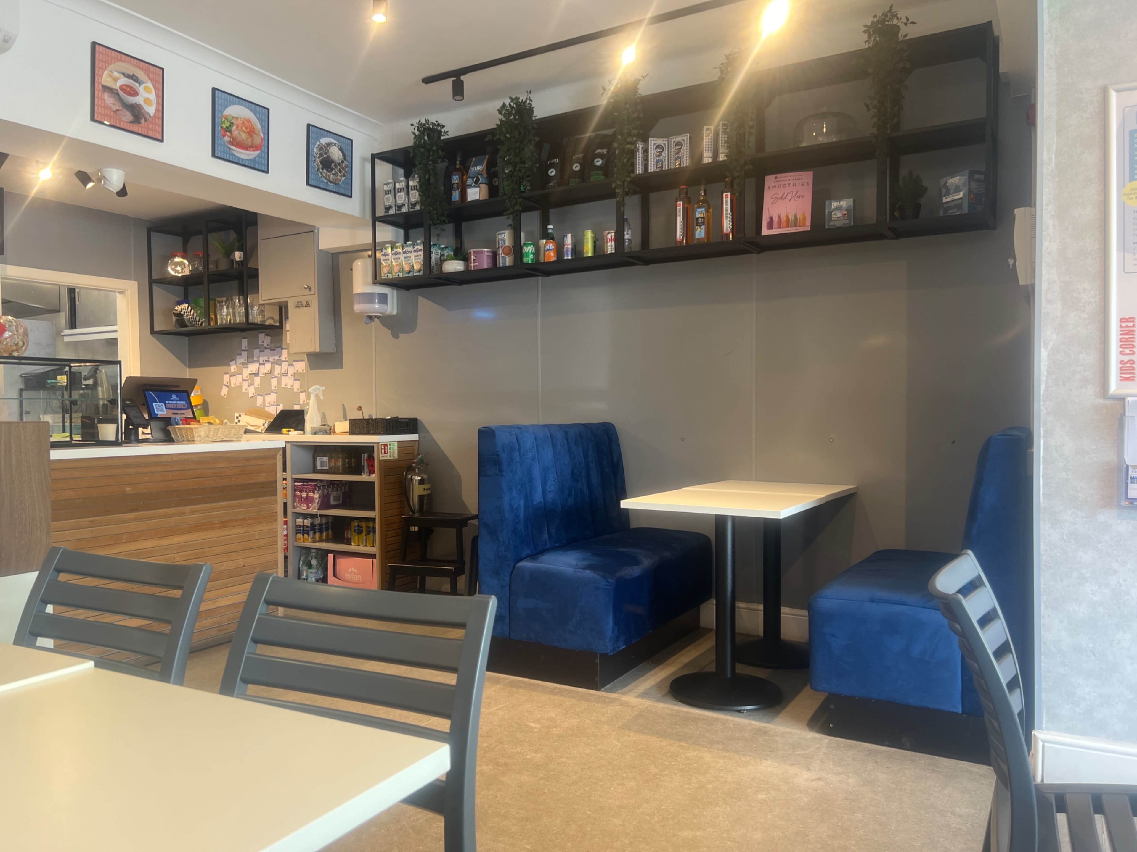 Charming Coffee Shop with Cozy Seating – Perfect for Meetings & Events Image in Isleworth, London, ENG