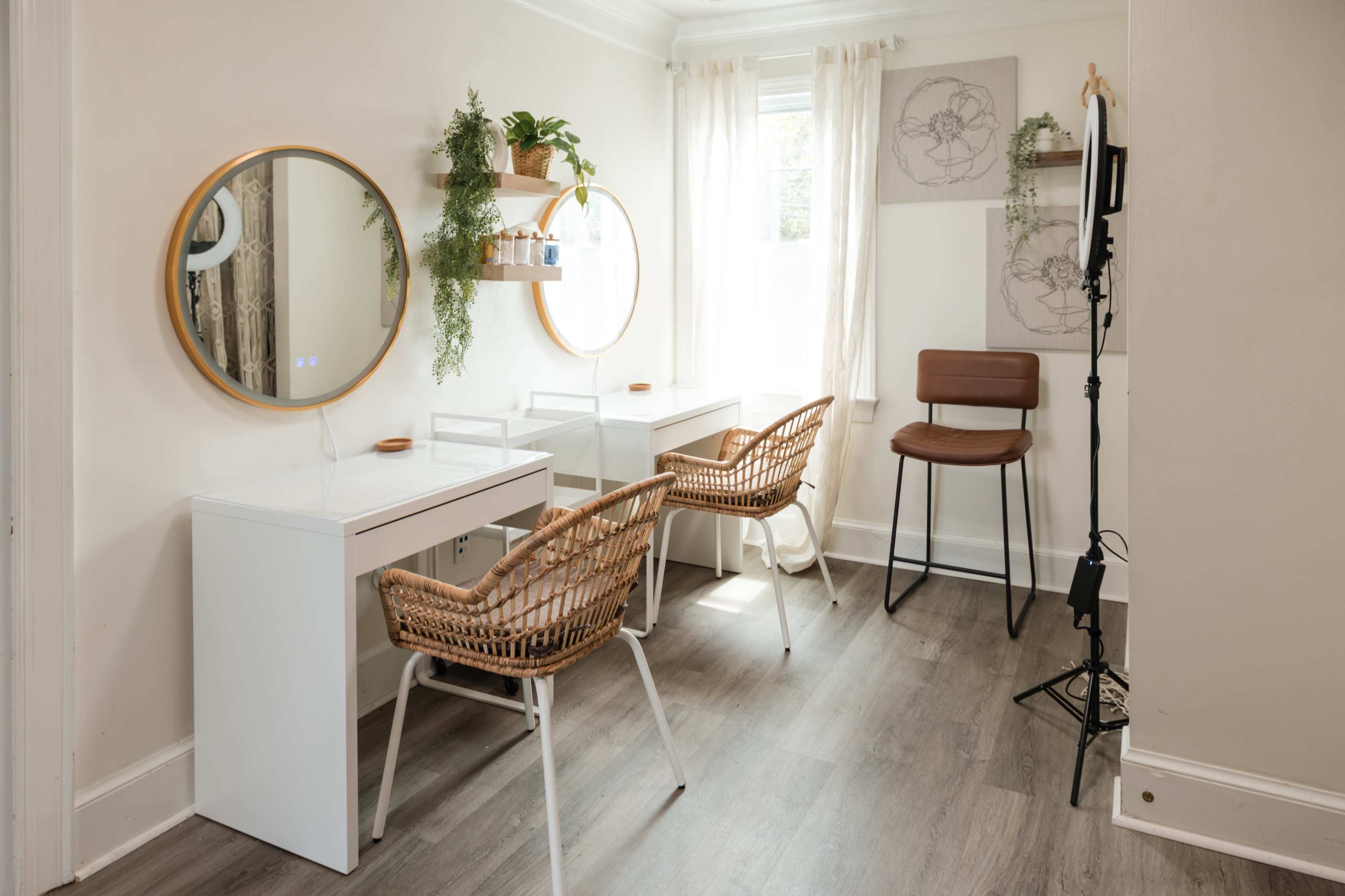 Modern Recording and Makeup Loft in Greenbrier Image in Indian River, Chesapeake, VA
