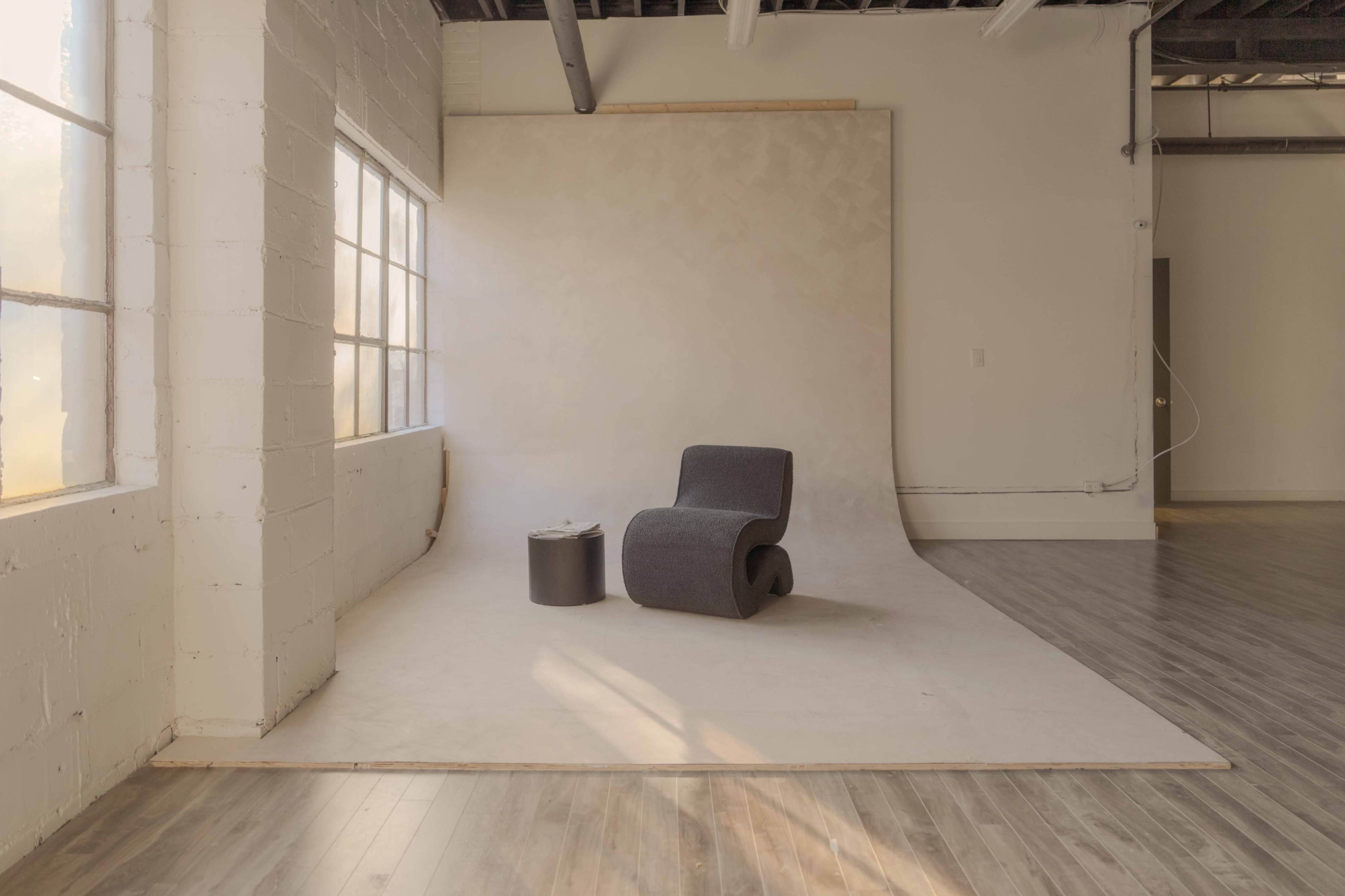 Industiral, loft, photo studio, designed set, cyc wall, lounge, hardwood floor, exposed brick, downtown, podcast, queen west, open spcace Image in Niagara, Toronto, ON