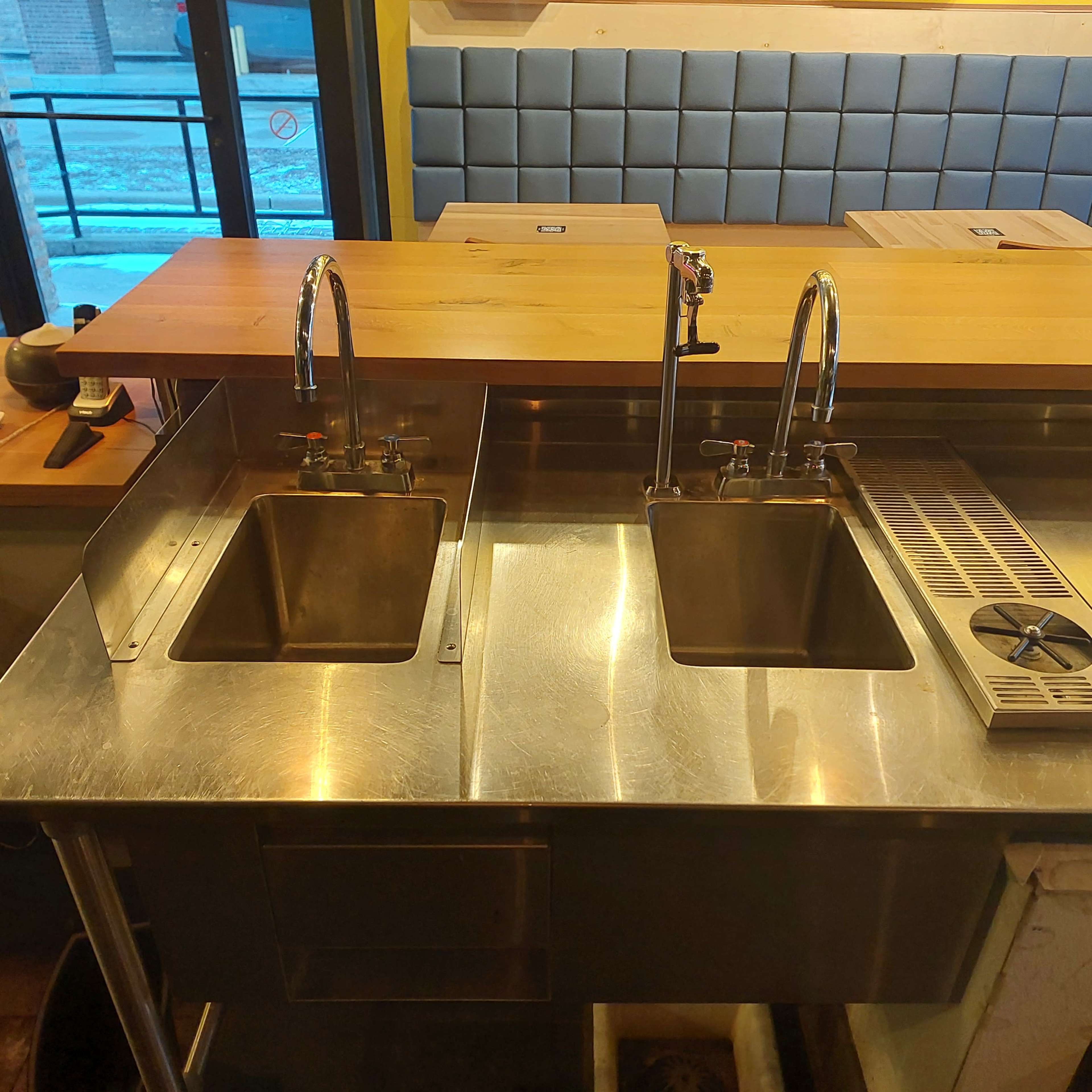 Urban excellent location Broadway ave. Image in Edgewater, Chicago, IL