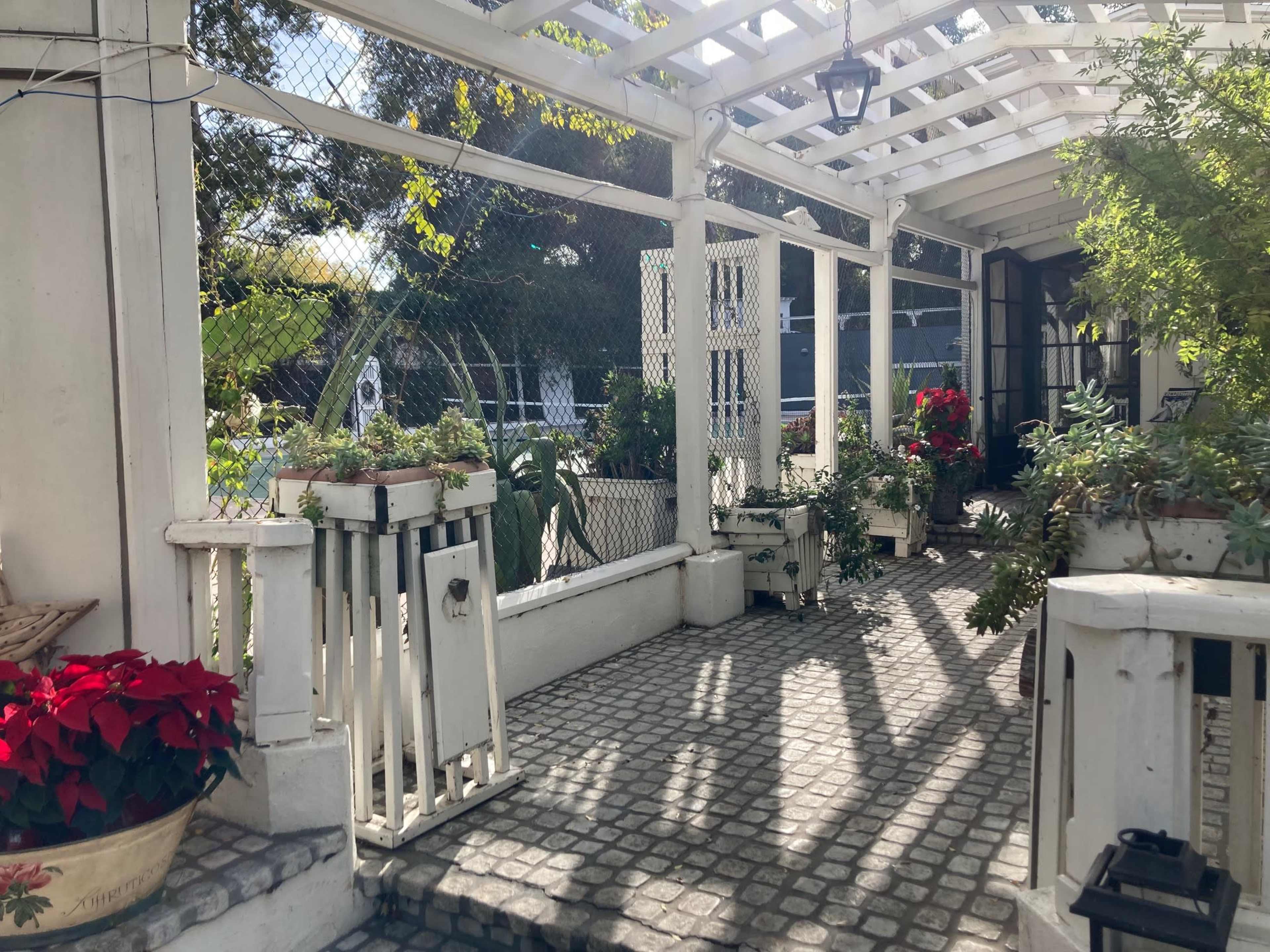 1920's Tennis Court with Oak Trees Image in Tarzana, Woodland Hills, CA