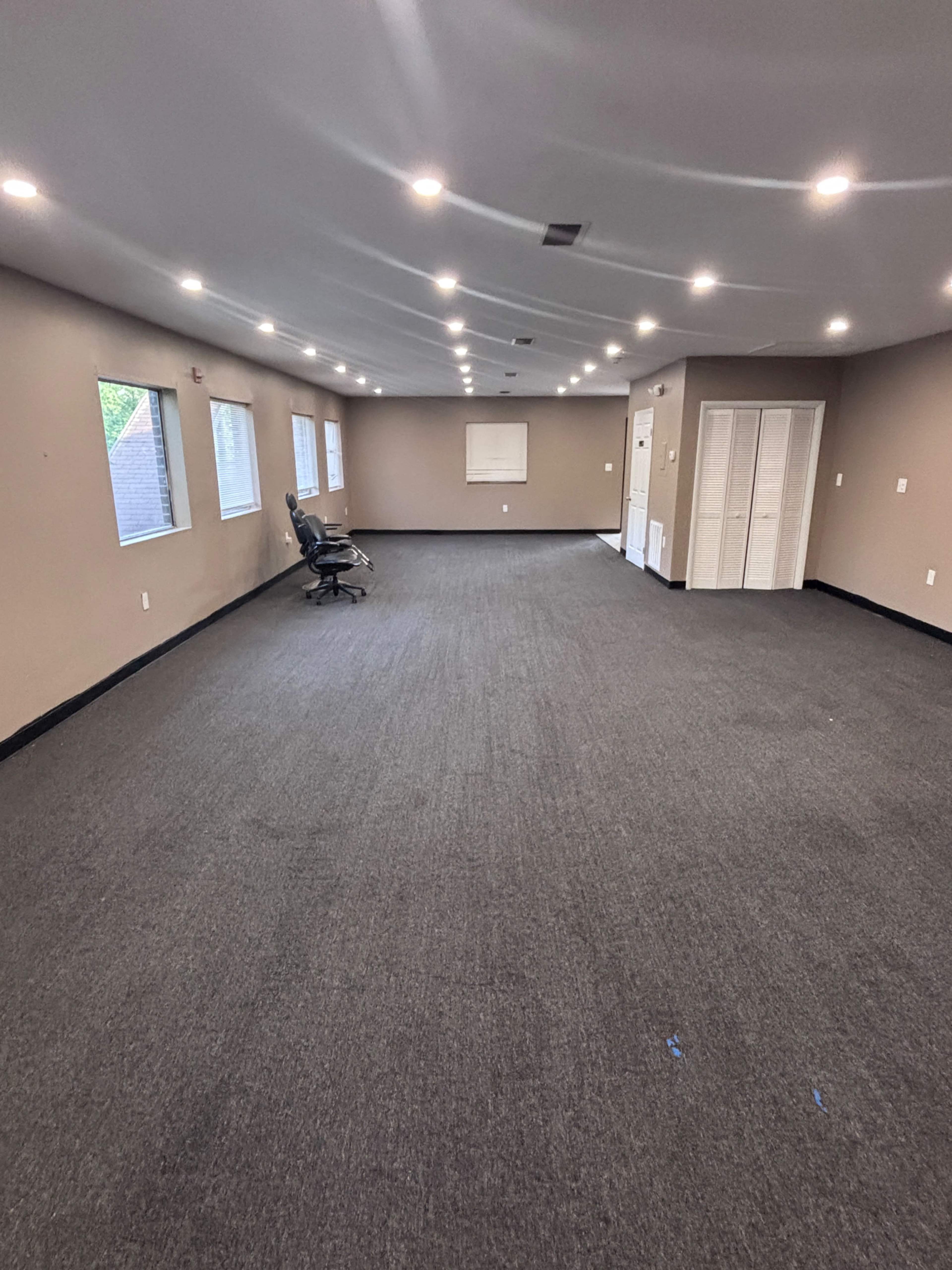 Modern Multi-Purpose Suite with Natural Light & Parking Image in St Charles, Waldorf, MD