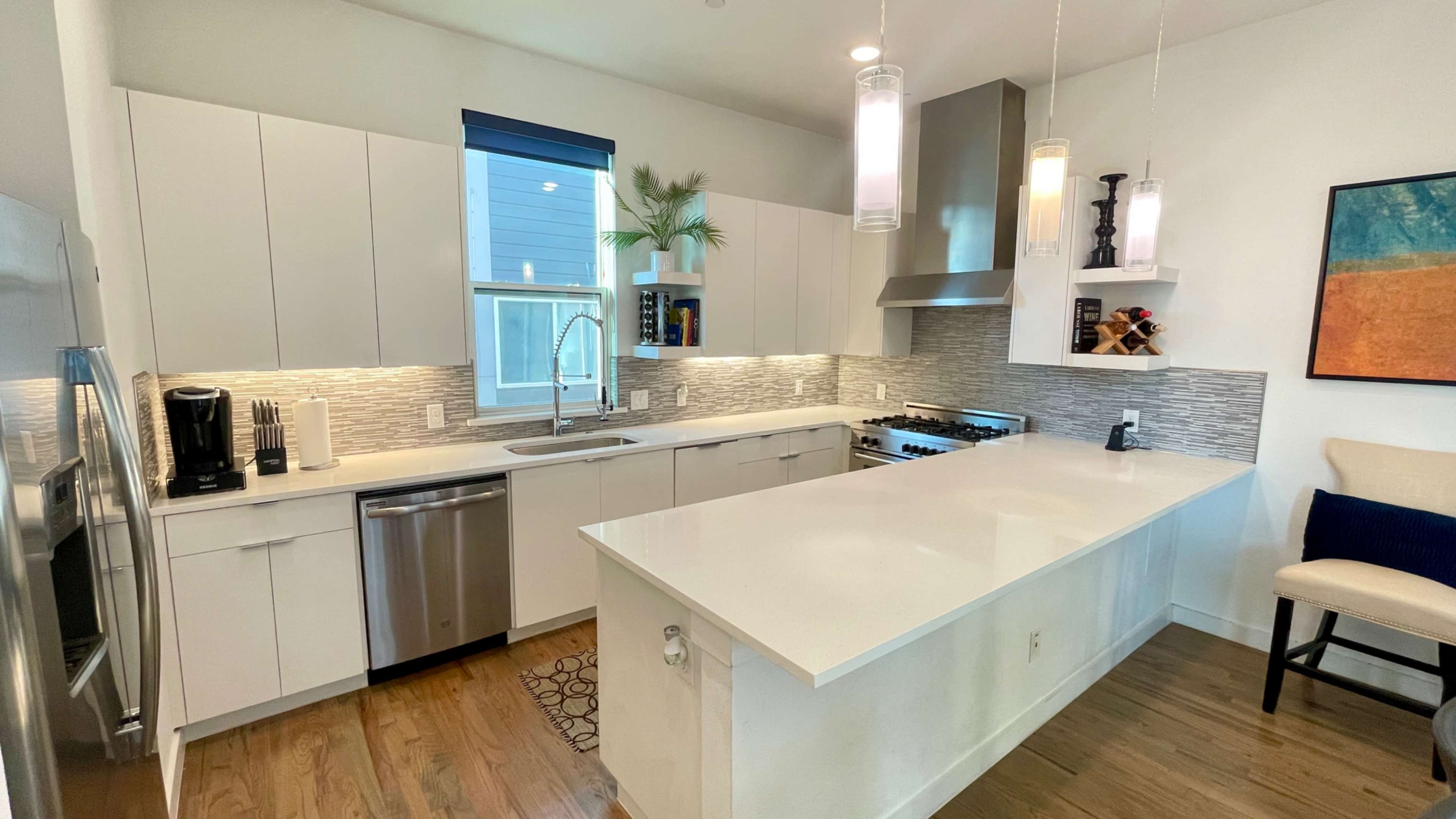 Designer Townhome with Cinematic Vibes – Book for Photo & Video Shoots Image in Old East Dallas, Dallas, TX