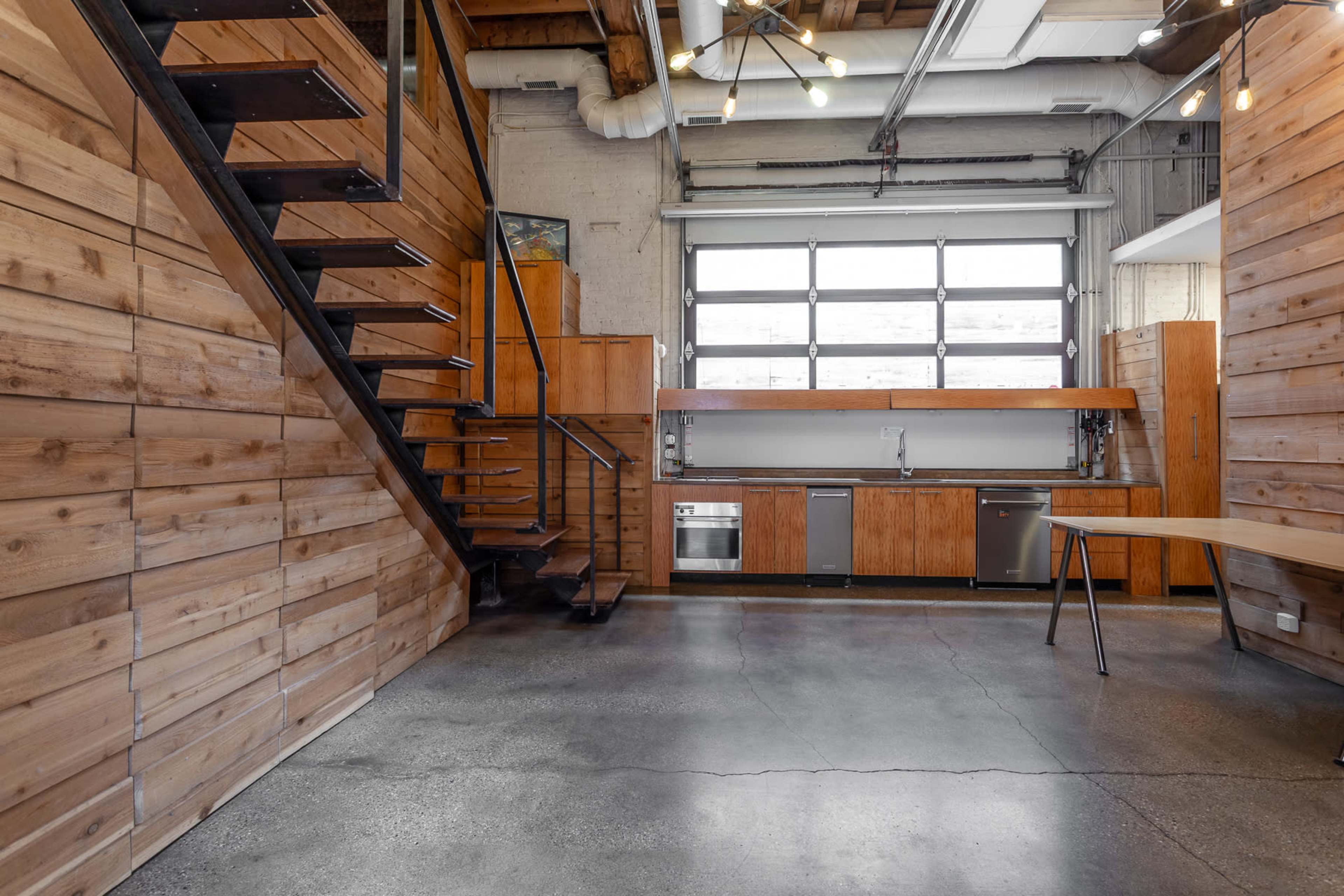 Industrial Loft Studio with Natural Light in Chicago's Production District Image in Near West Side, Chicago, IL