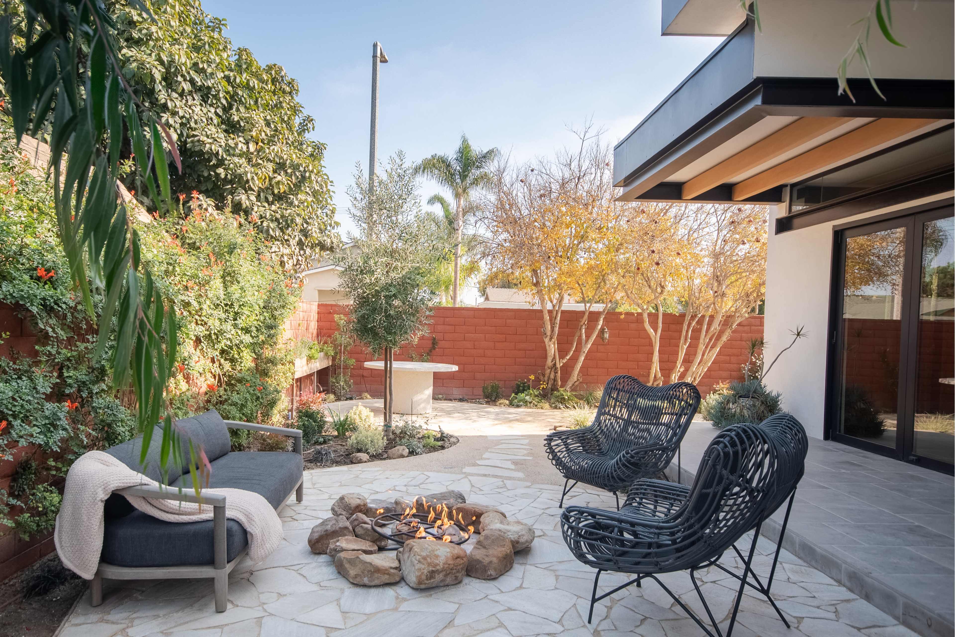 Spacious Loft with Abundant Natural Light & Garden Image in Huntington Beach, Huntington Beach, CA