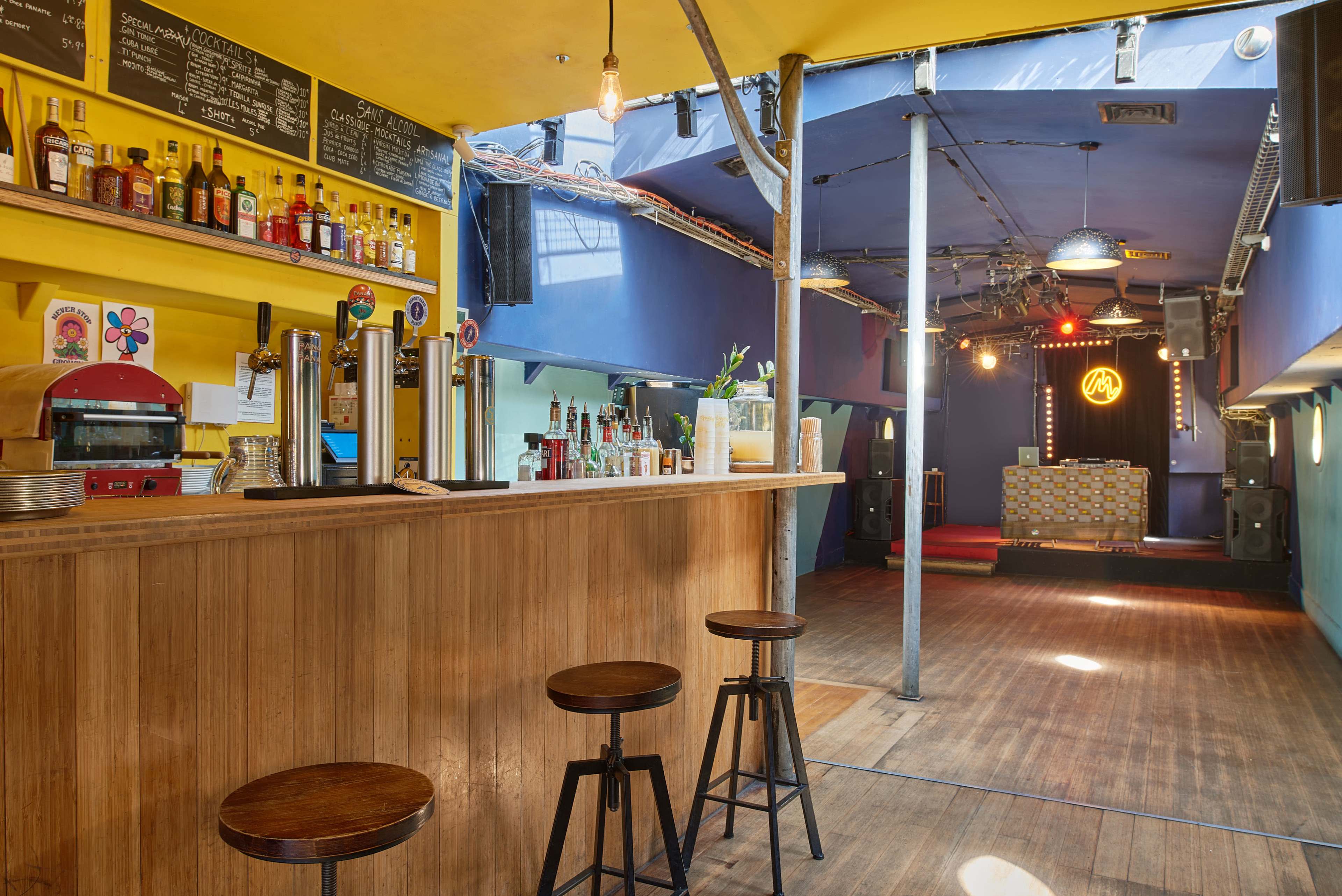 Péniche cozy et polyvalente sur le canal de l'Ourcq Image in , Pantin