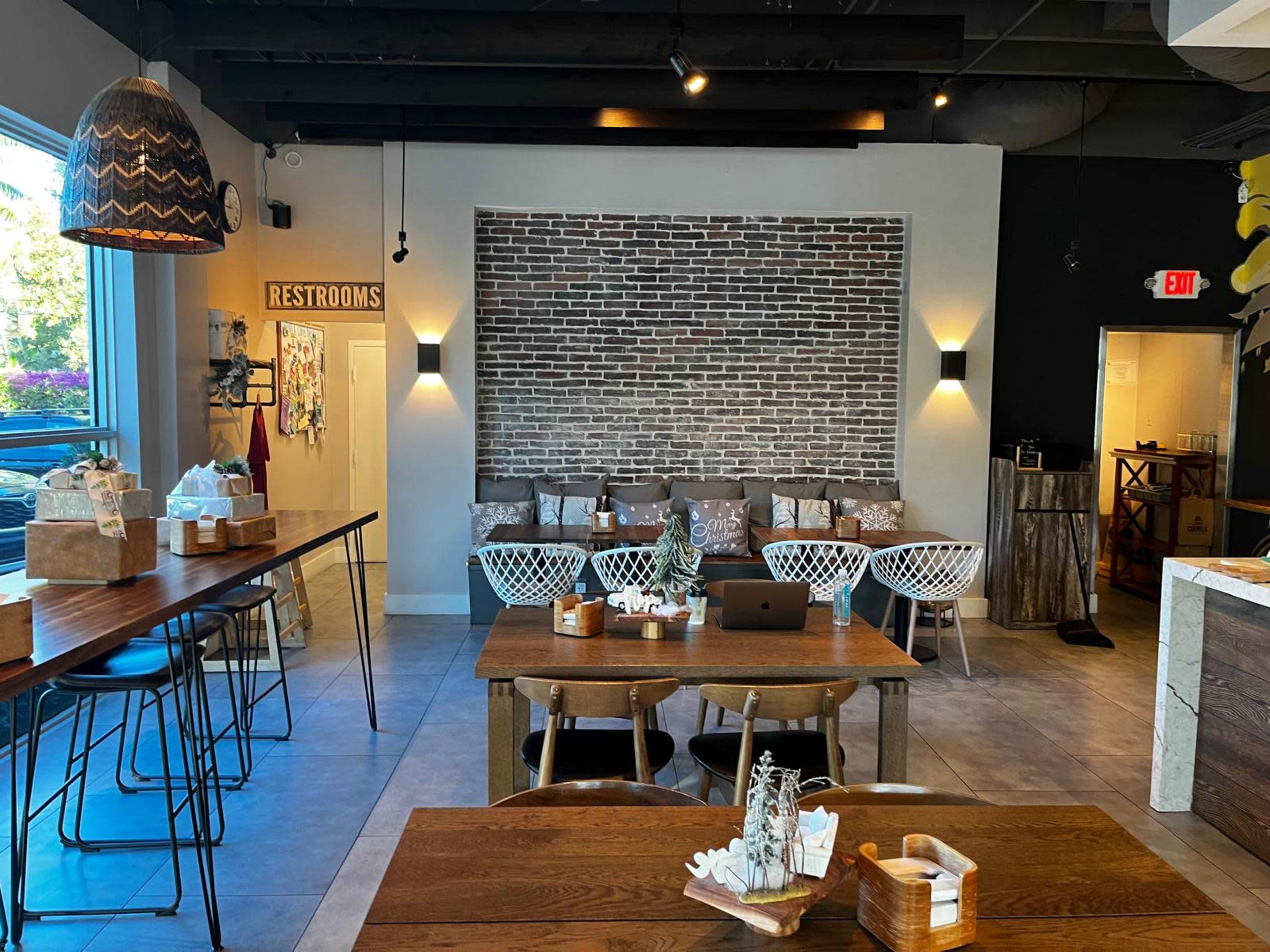 Charming & Spacious Coffee Lounge in East Delray – Perfect for Events! Image in Delray Beach, Delray Beach, FL
