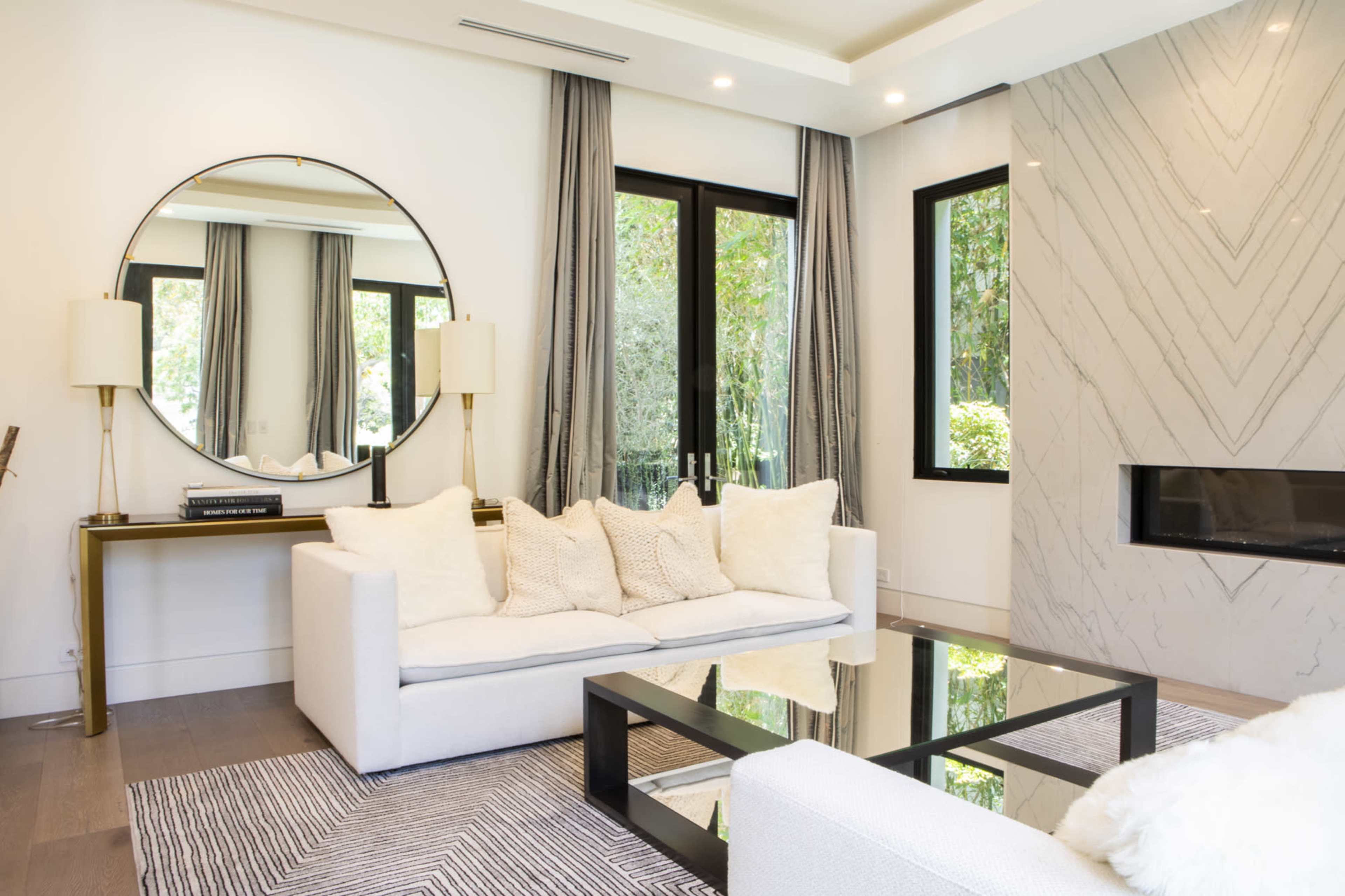 MODERN LUXURY MANSION ESTATE WITH GREAT NATURAL LIGHT Image in Brentwood, Los Angeles, CA