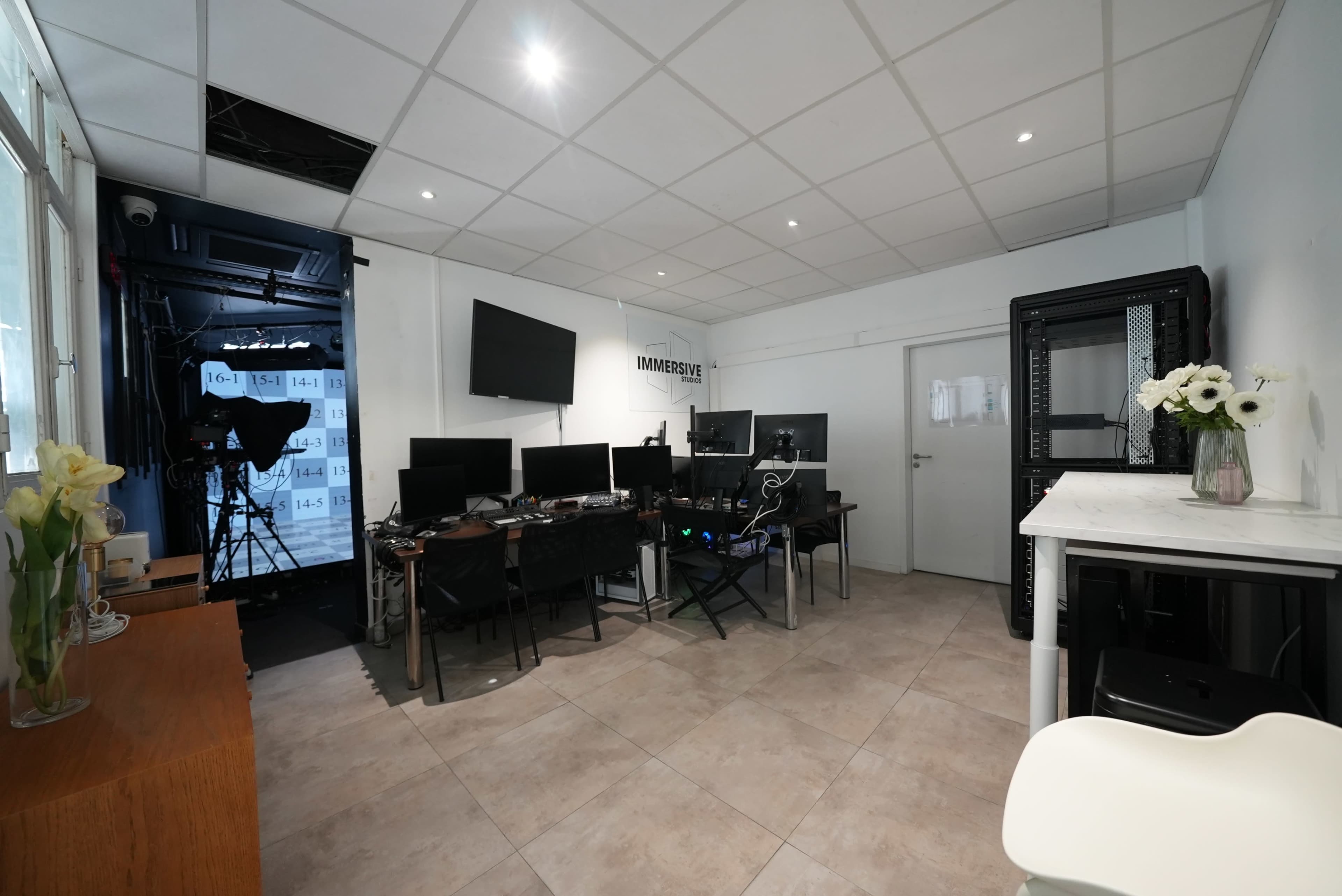 Plateau de tournage LED aux portes de Paris Image in , Saint-Ouen-Sur-Seine