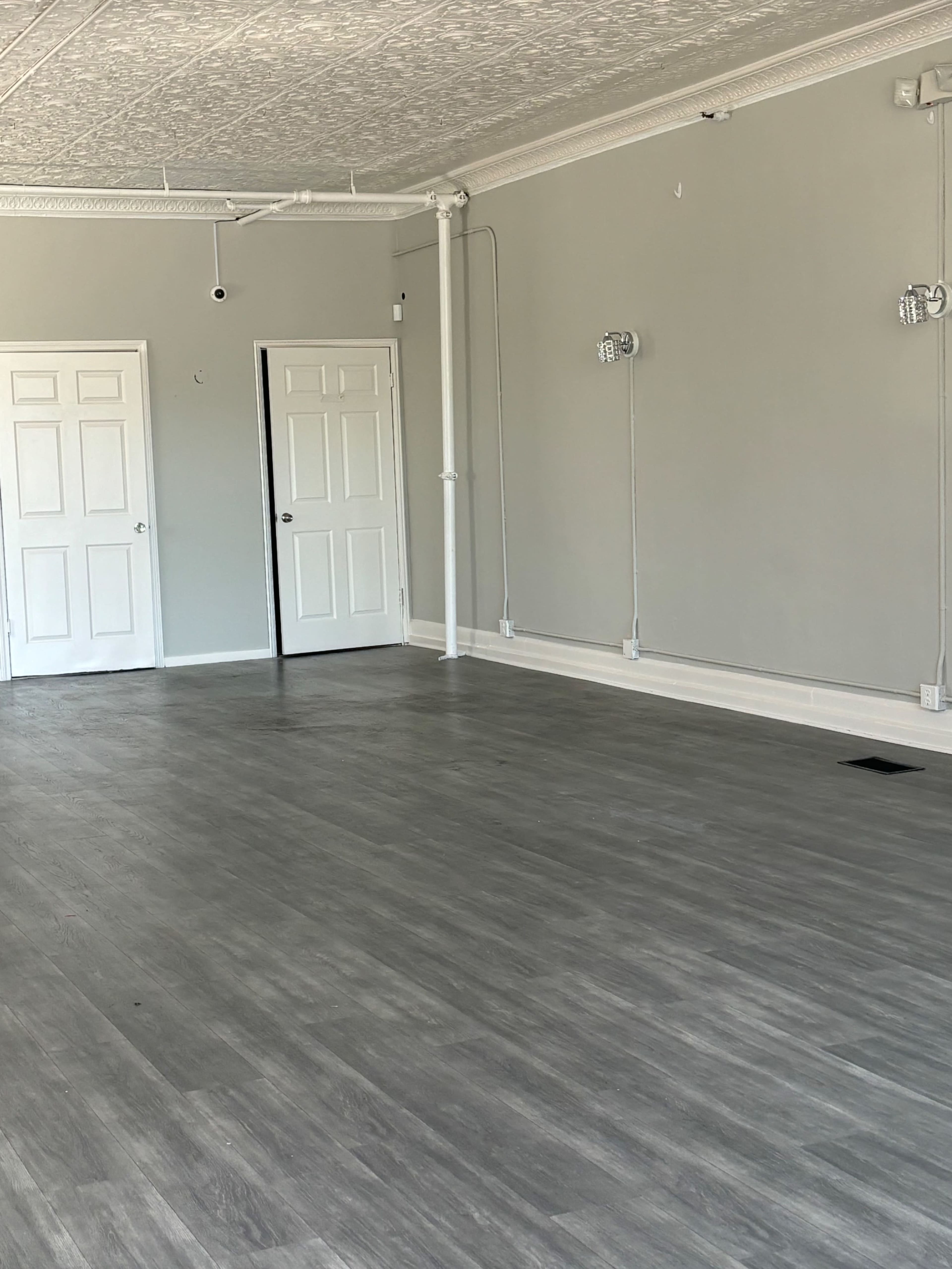 Chic Intimate Event Space Image in Ferguson Township, Ferguson, MO